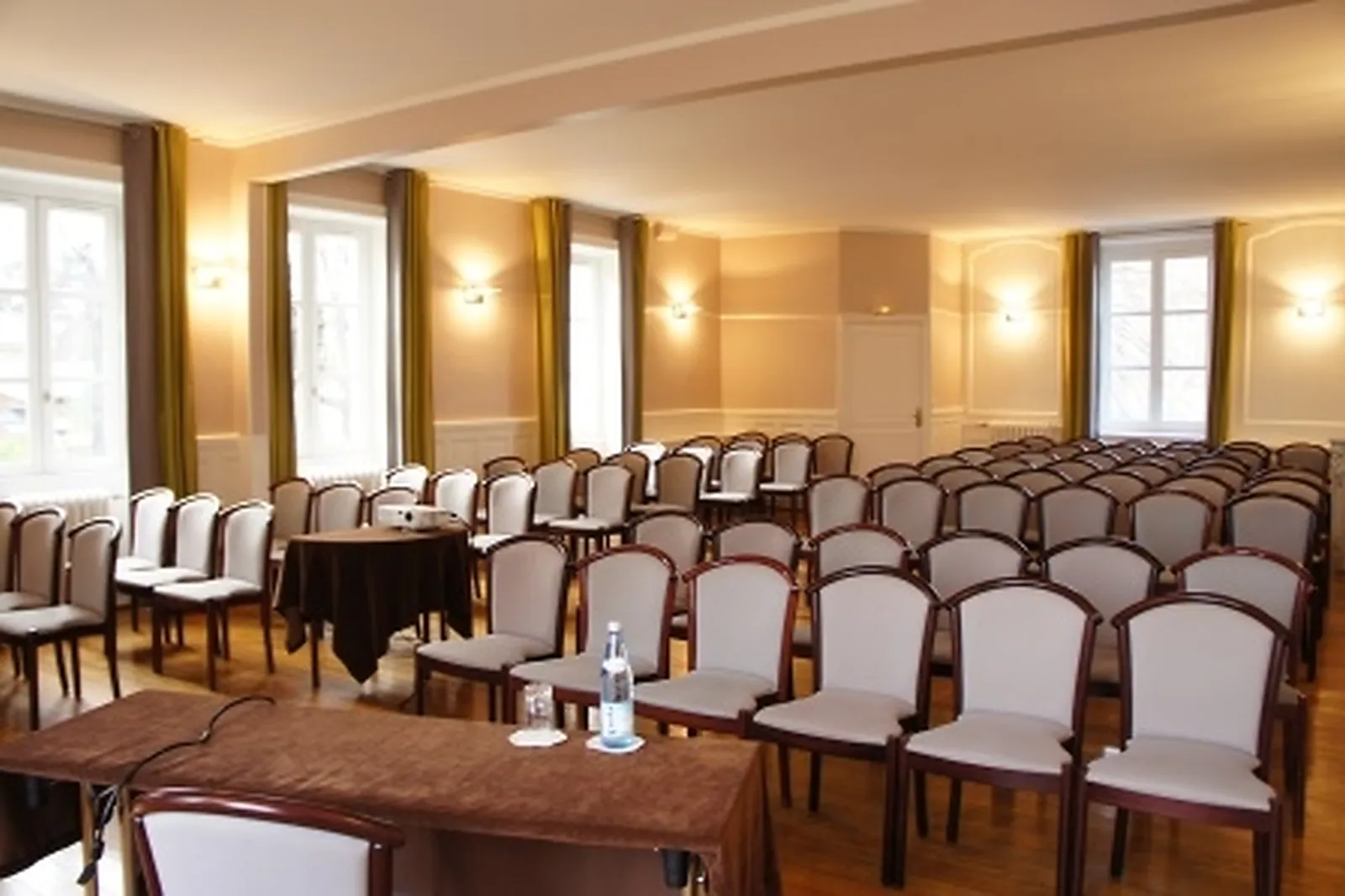 Lieux événementiels, CHÂTEAU DE MONTCHAT / SAS LE MOLIERE