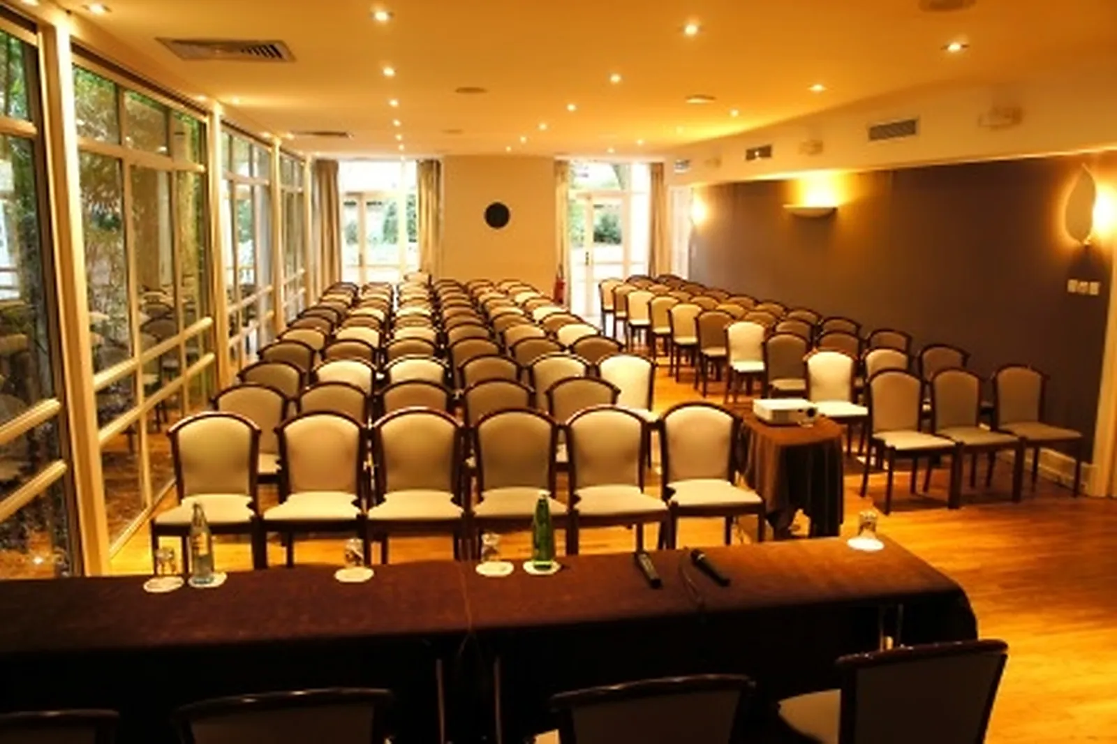 Lieux événementiels, CHÂTEAU DE MONTCHAT / SAS LE MOLIERE