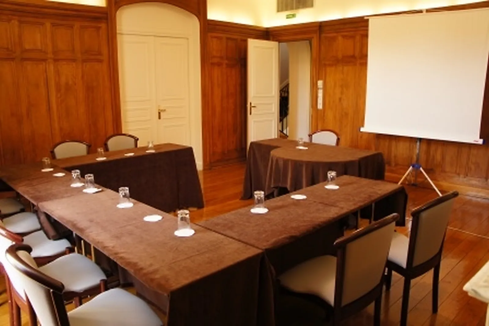 Lieux événementiels, CHÂTEAU DE MONTCHAT / SAS LE MOLIERE