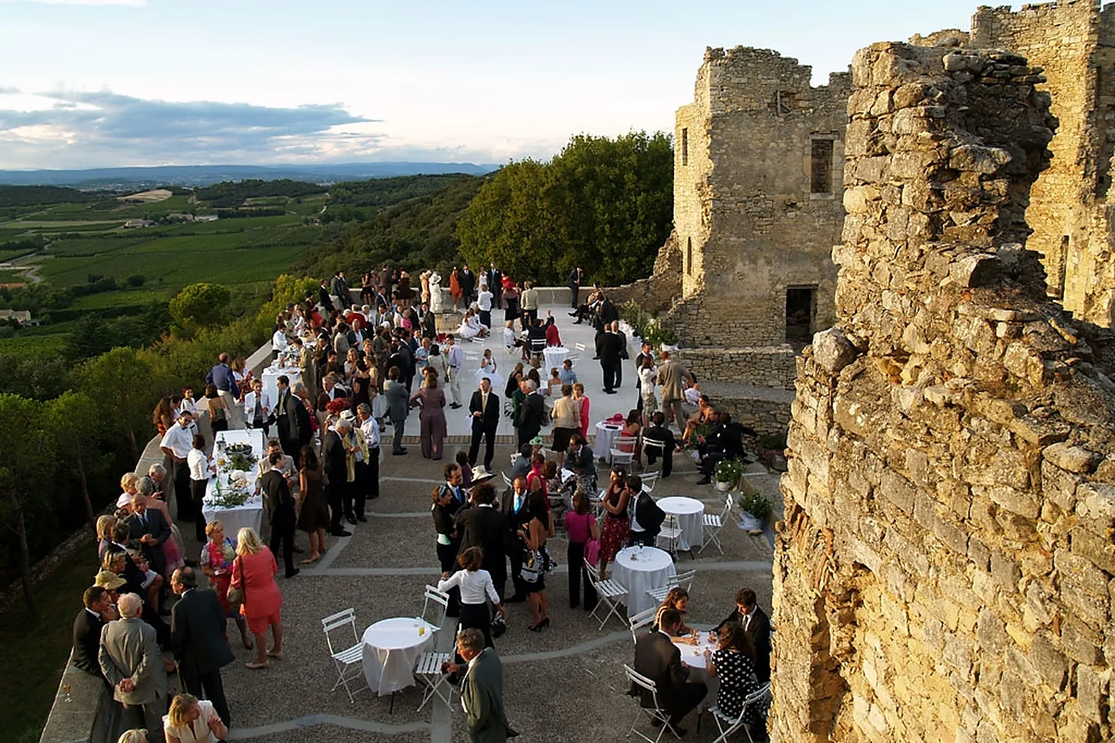 Lieux événementiels, CHÂTEAU DE VÉNÉJAN