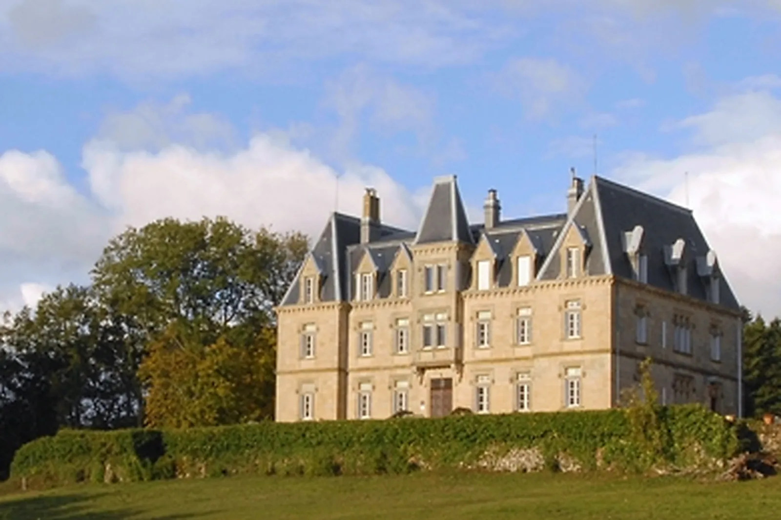 Lieux événementiels, CHÂTEAU DES FAUGS