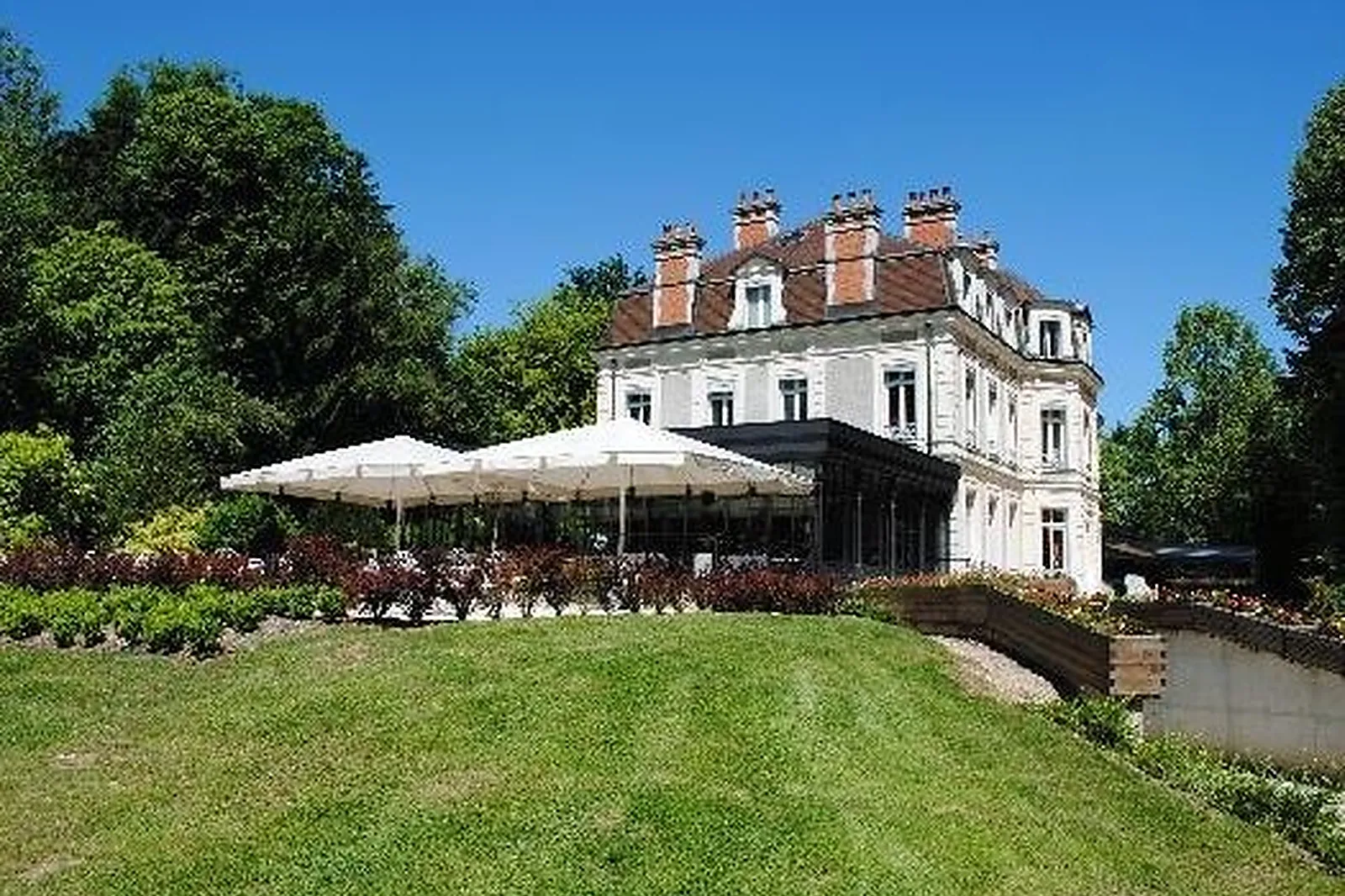 Lieux événementiels, CHÂTEAU DE LA DAME BLANCHE 