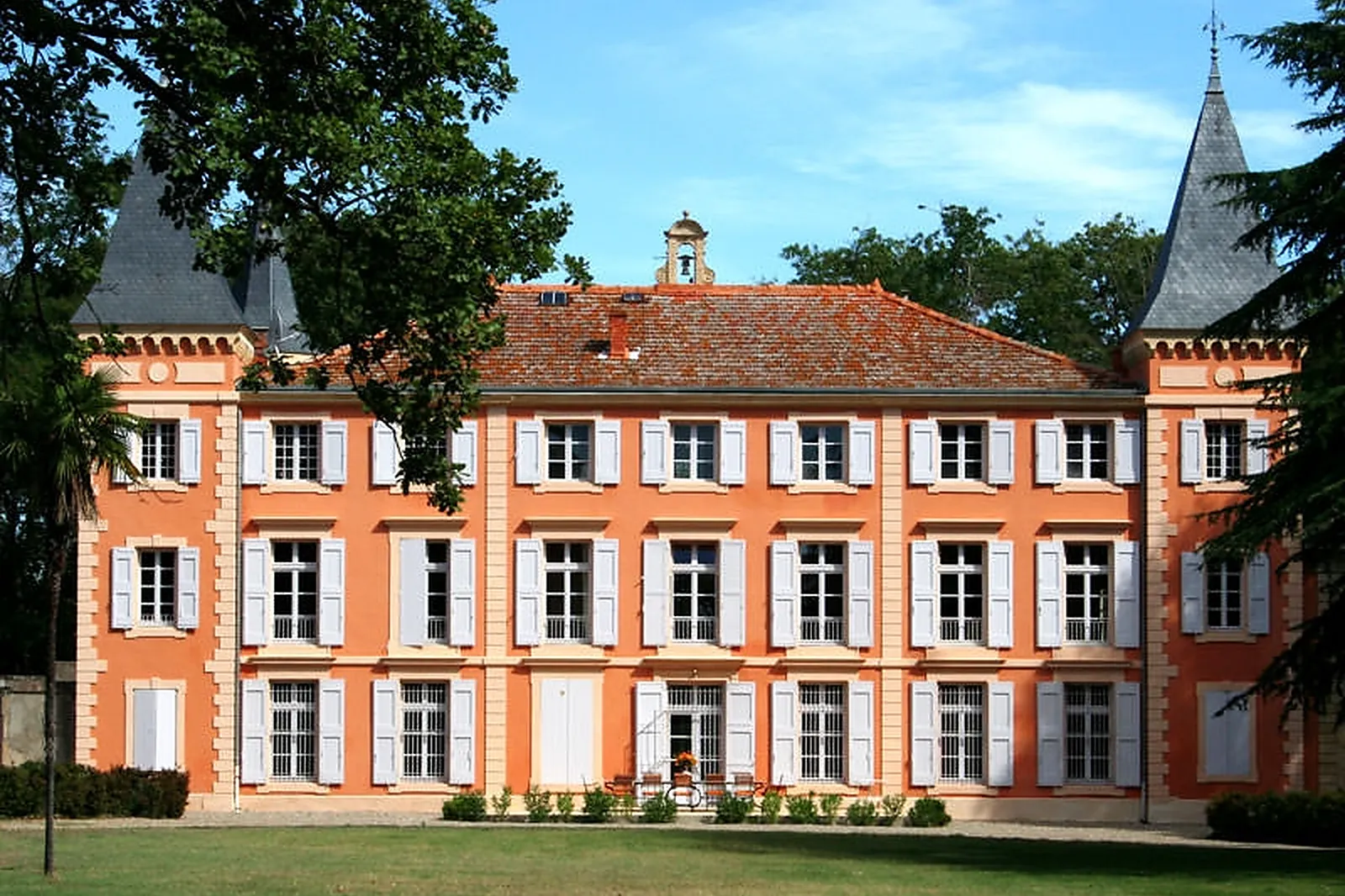 Lieux événementiels, CHÂTEAU DE ROQUELUNE