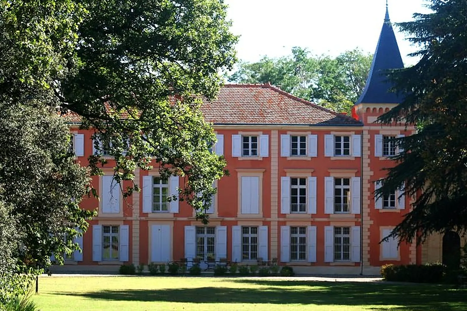 Lieux événementiels, CHÂTEAU DE ROQUELUNE