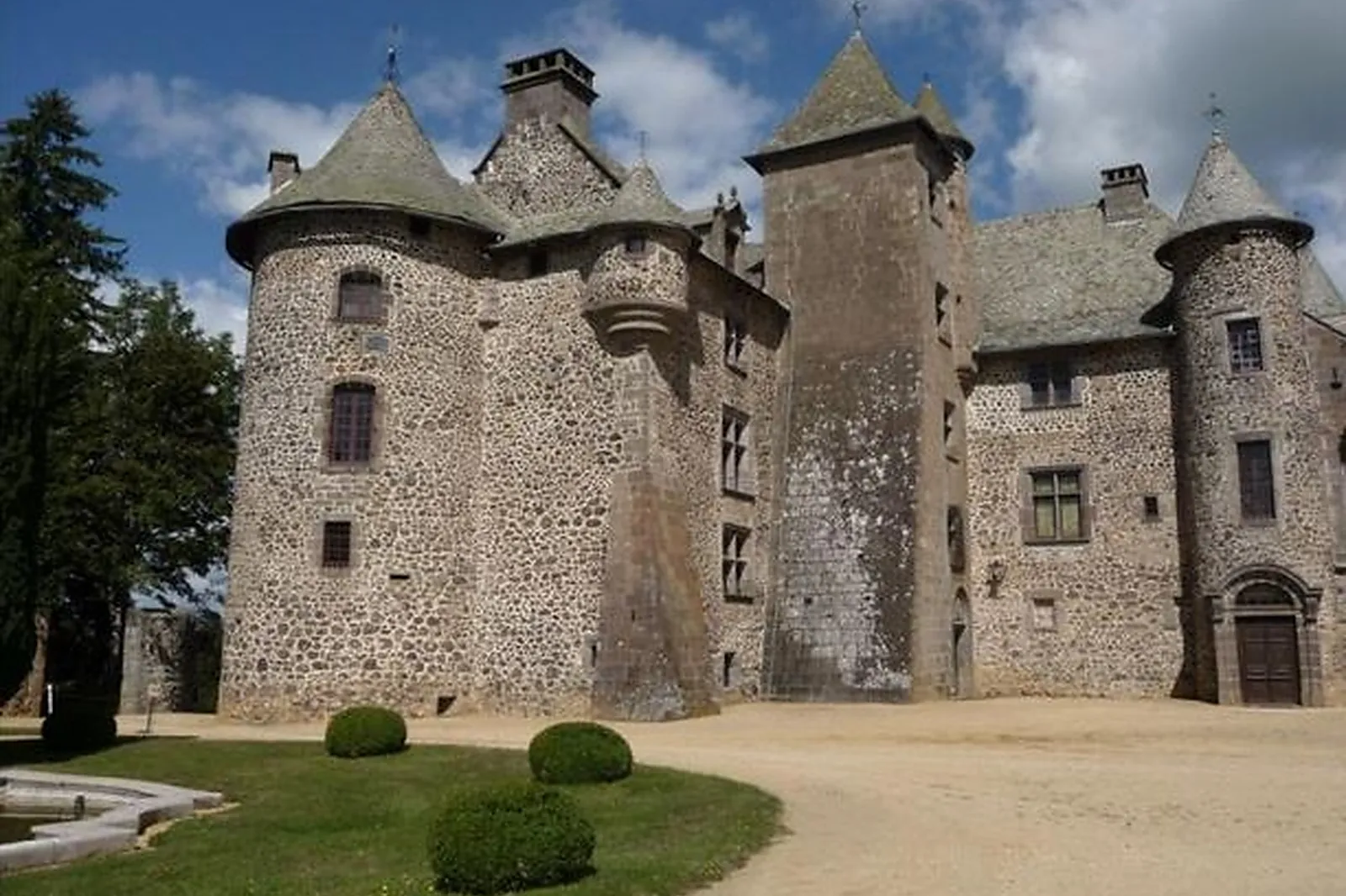 CHÂTEAU DE CHAZERON 