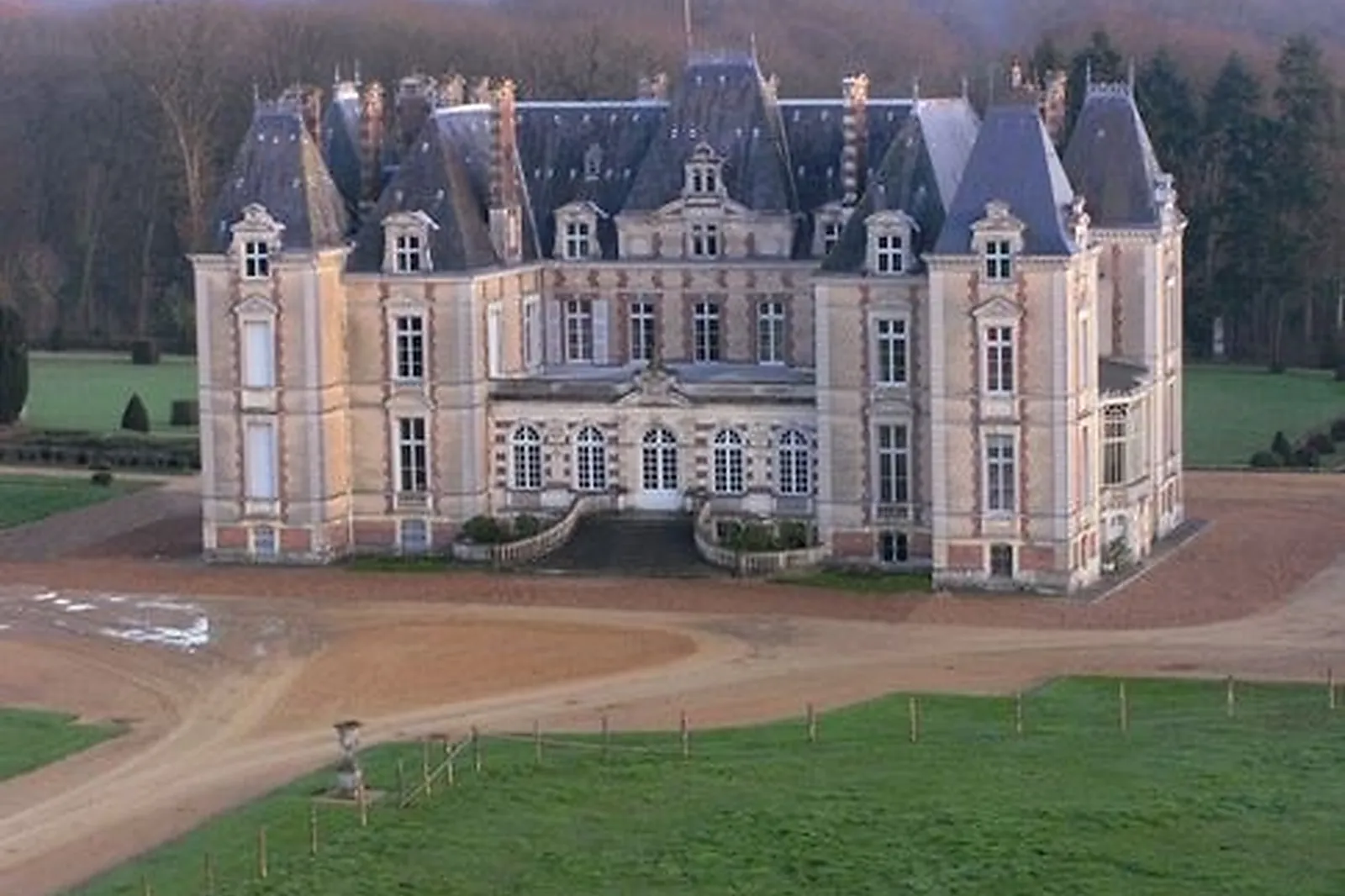 Lieux événementiels, CHÂTEAU DE LA PIERRE 