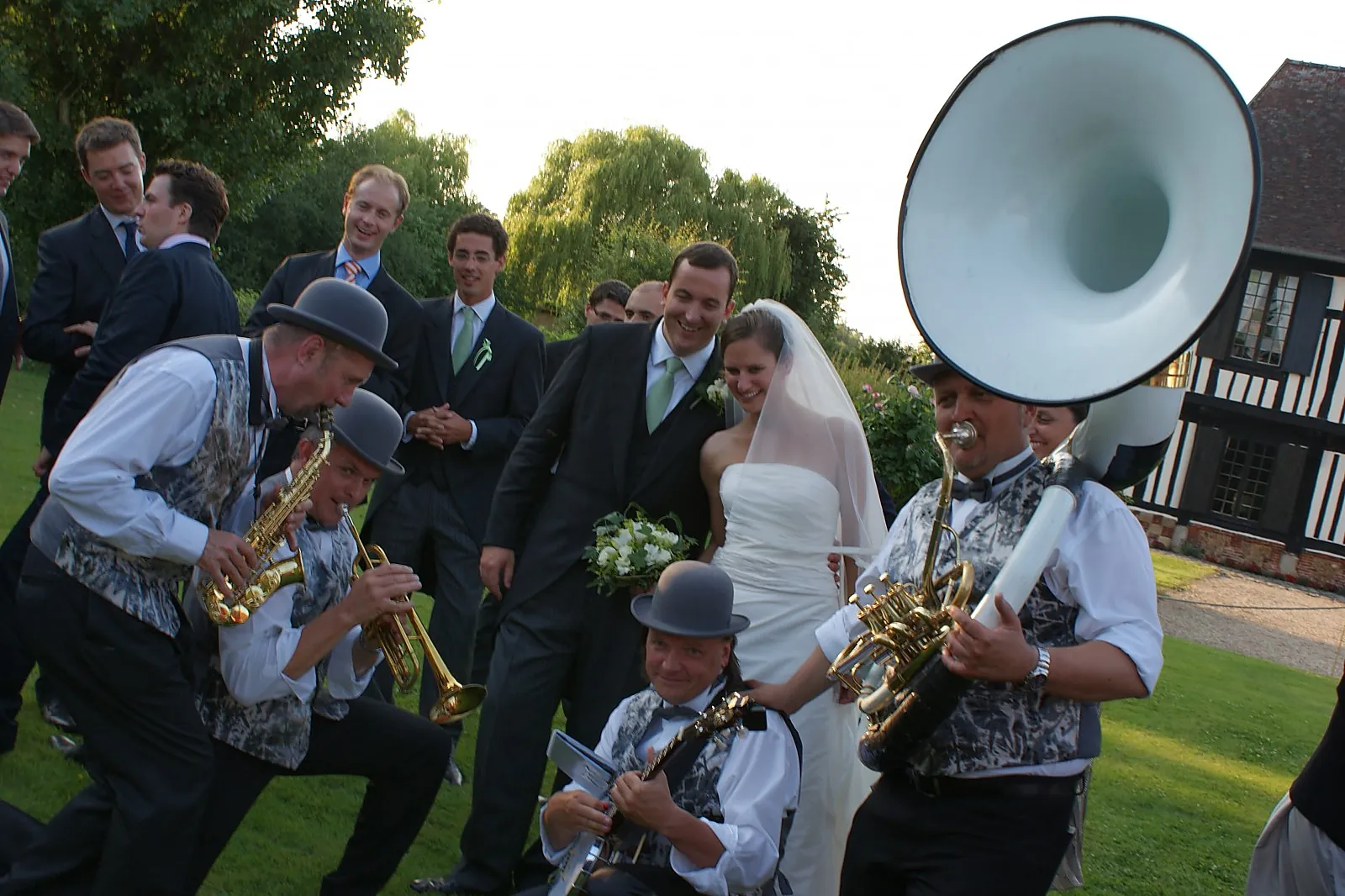 DJ & Groupes de musique, ARTS ET PRESTIGE