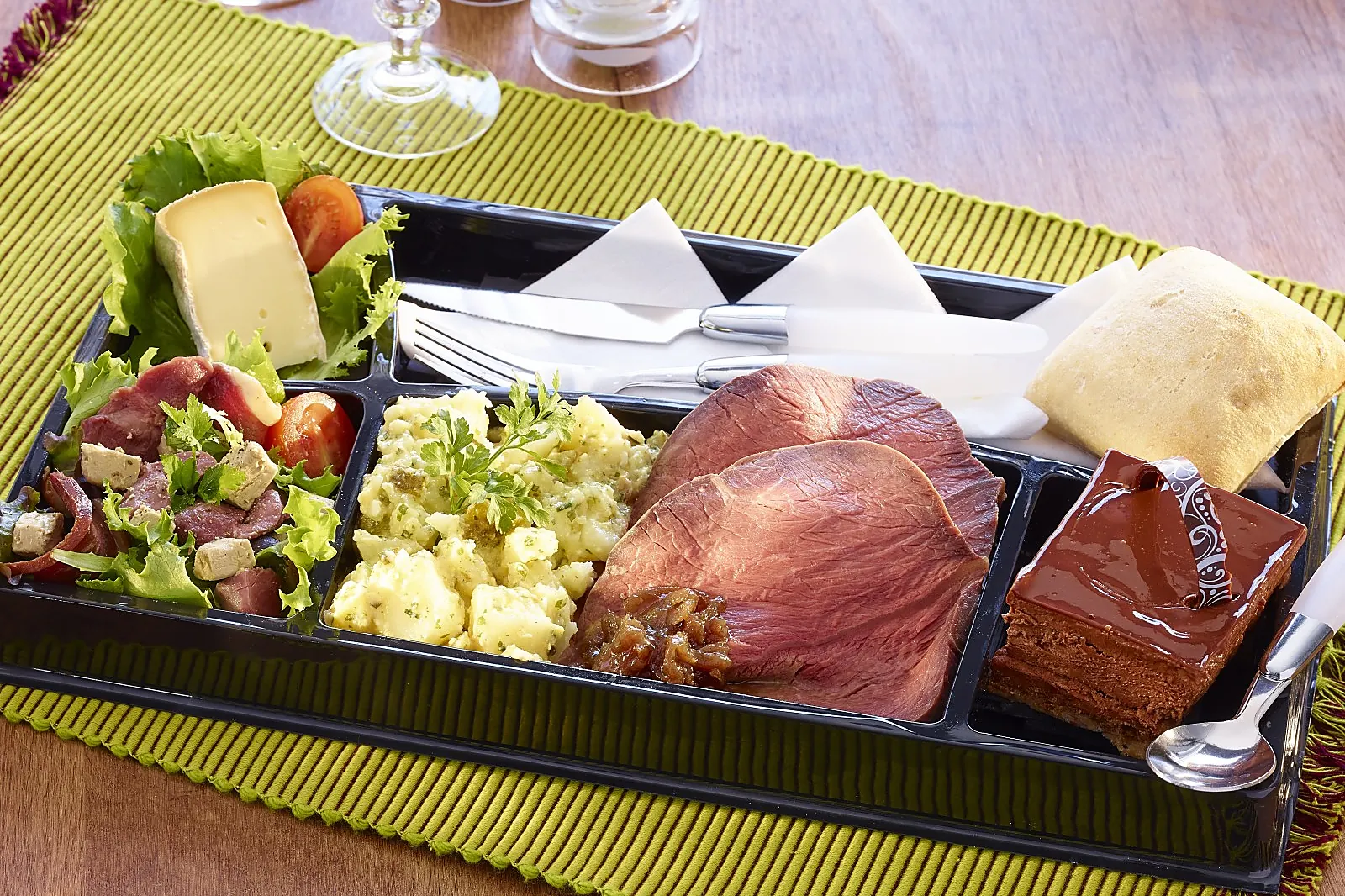 Traiteurs, AROMATES TRAITEUR