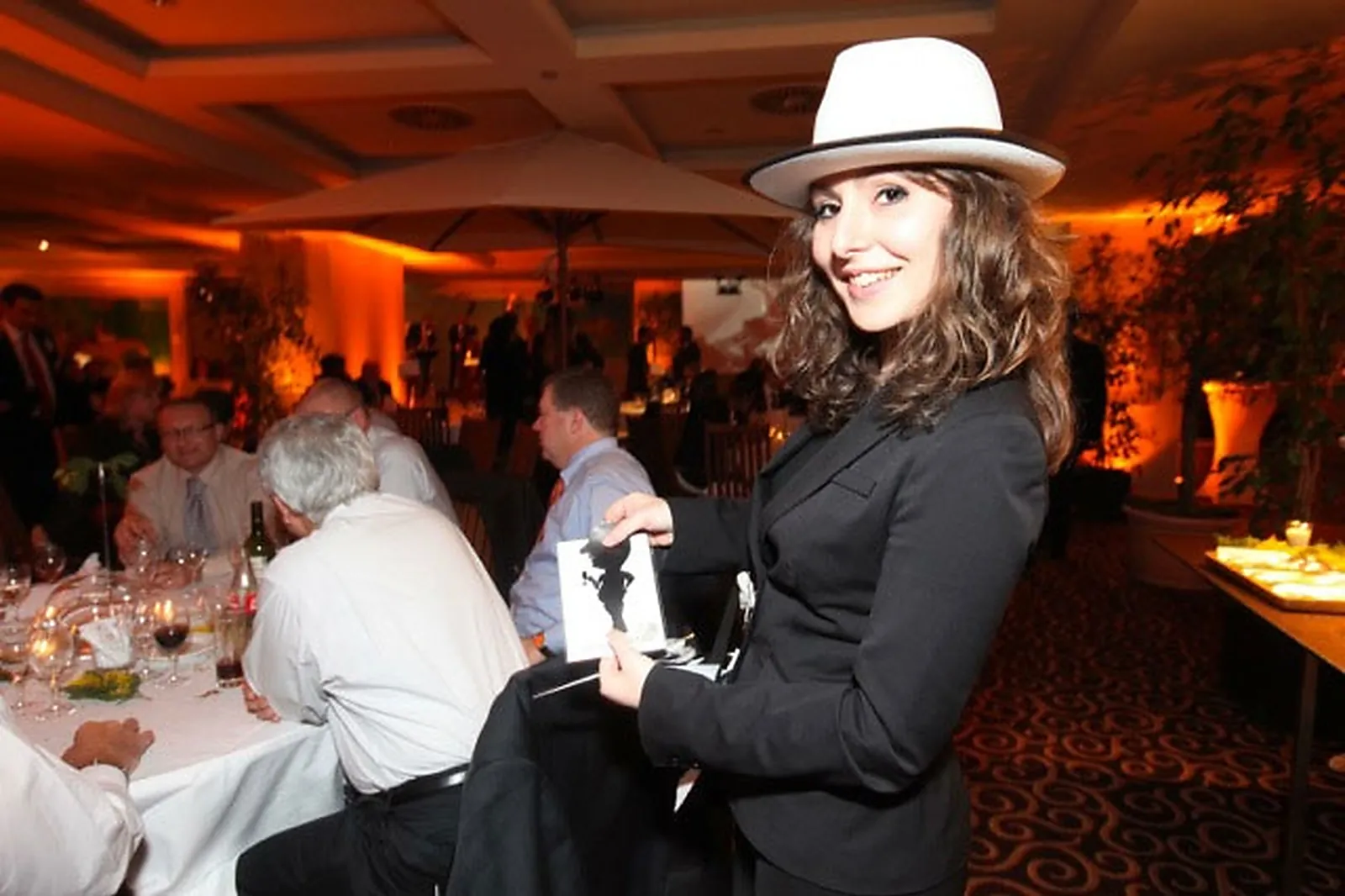 Prestataire Technique Audiovisuel, INÈS LA SILHOUETTISTE