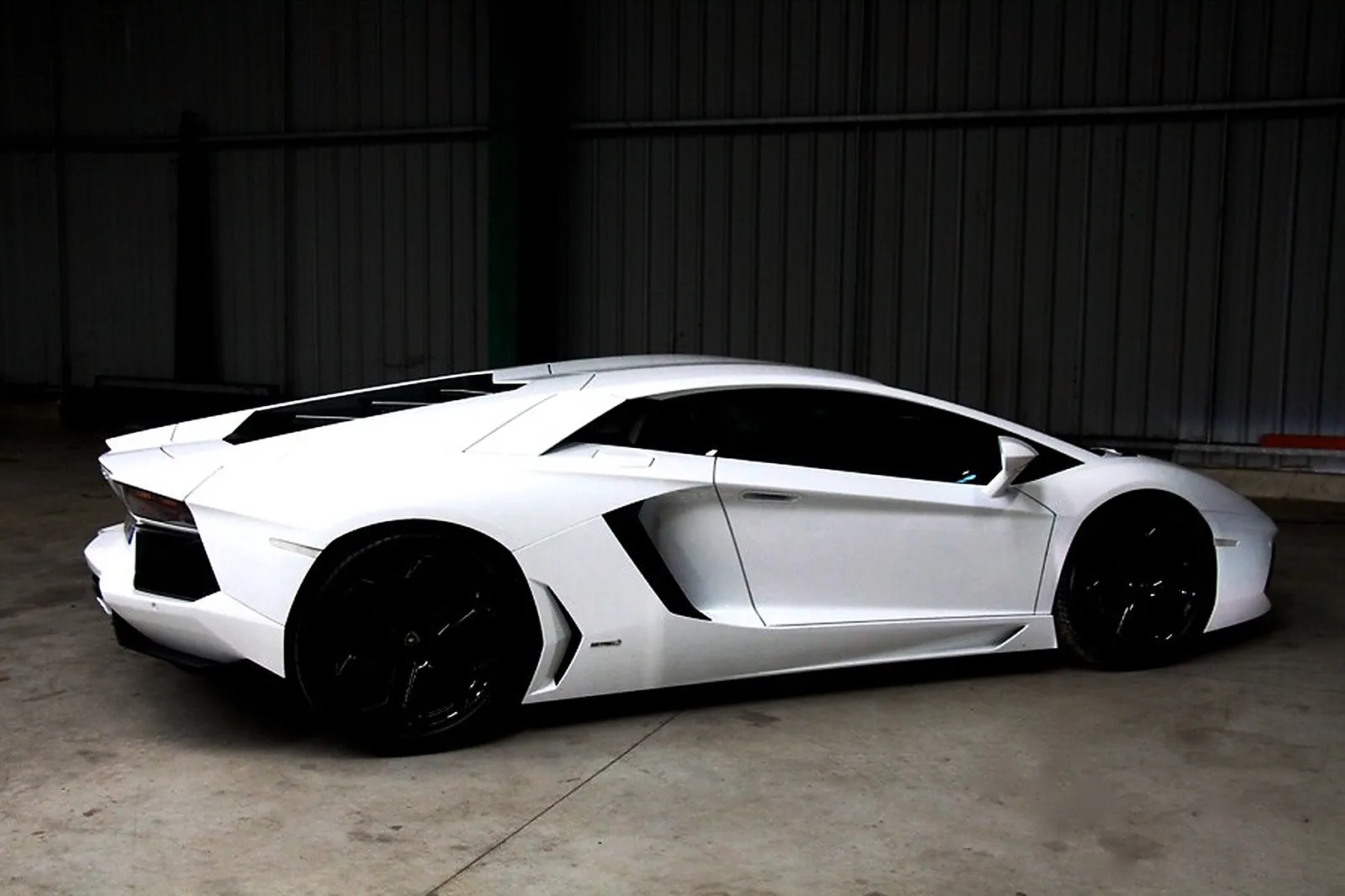 Île-de-France, FIRST LOCATION AUTOMOBILES