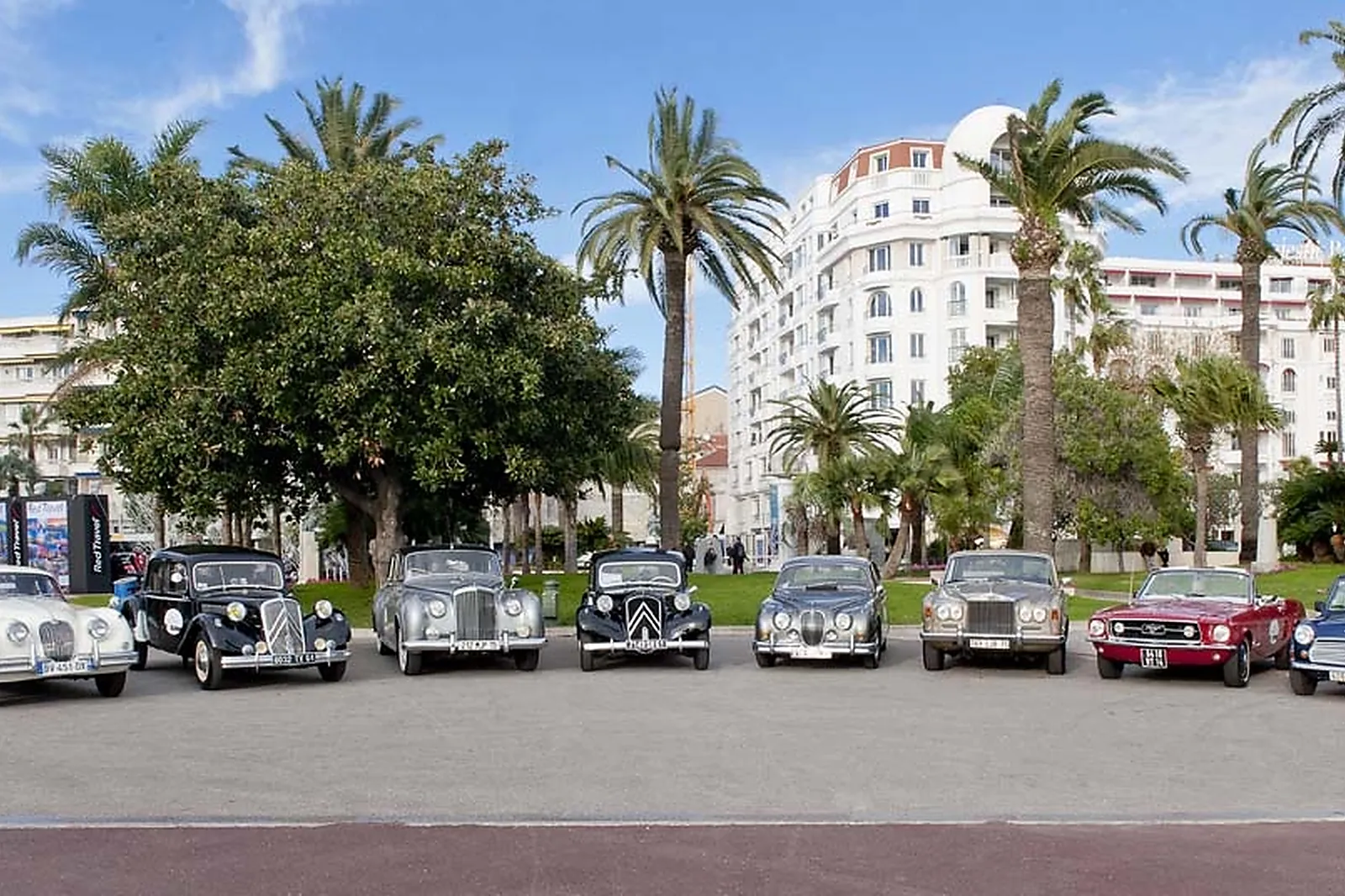 Île-de-France, FIRST LOCATION AUTOMOBILES