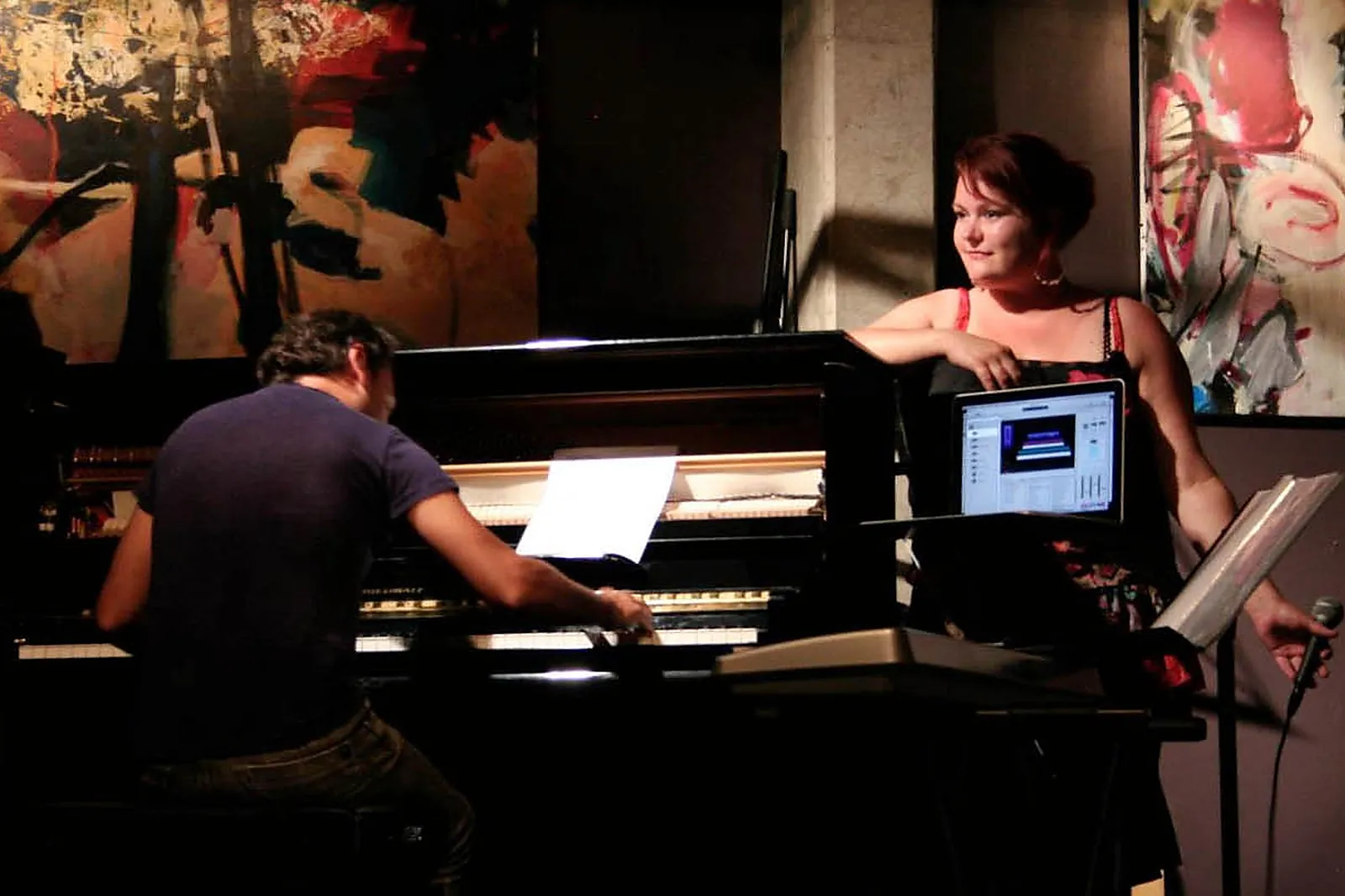 DJ & Groupes de musique, AMANOVA