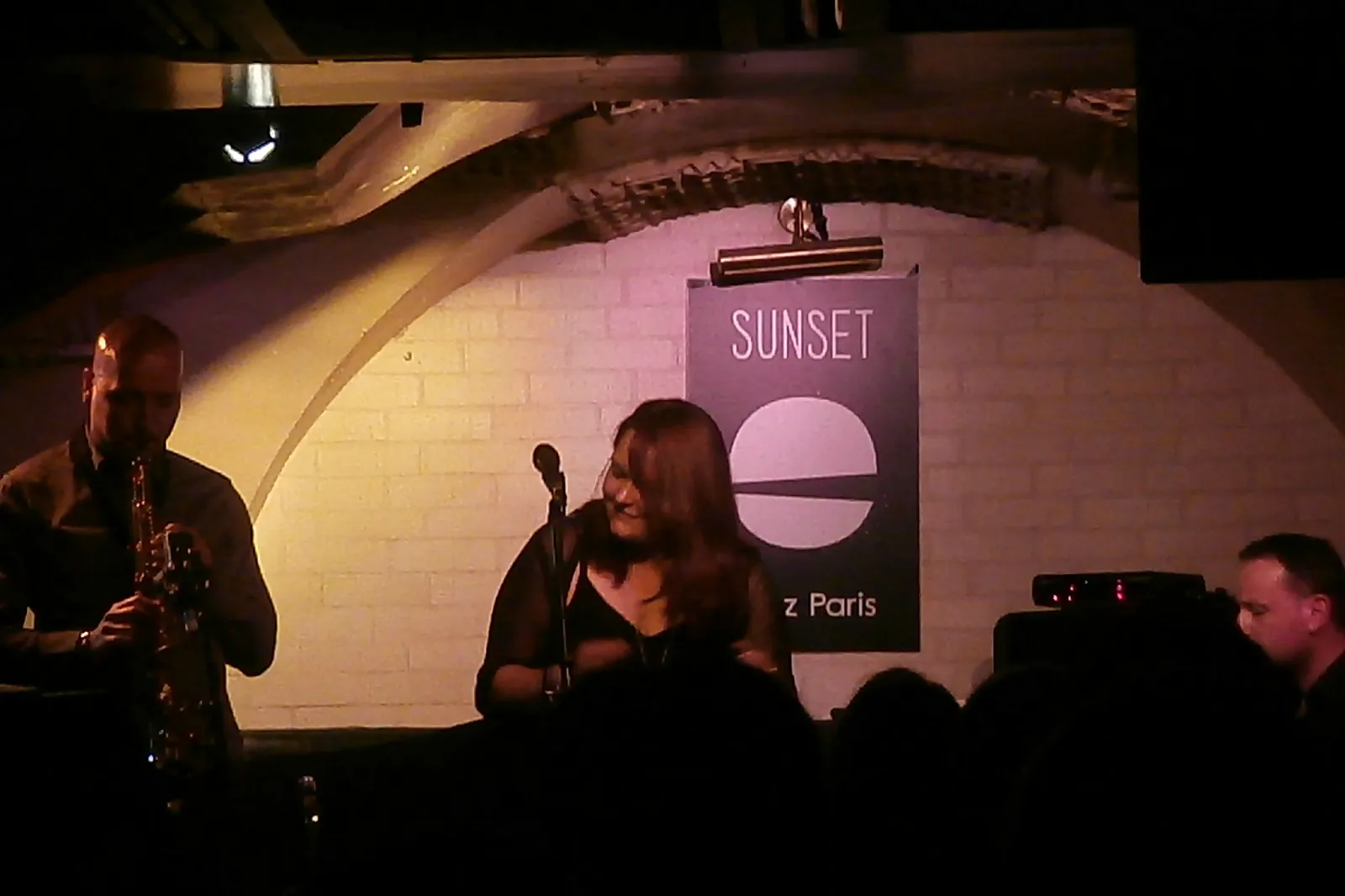 DJ & Groupes de musique, AMANOVA