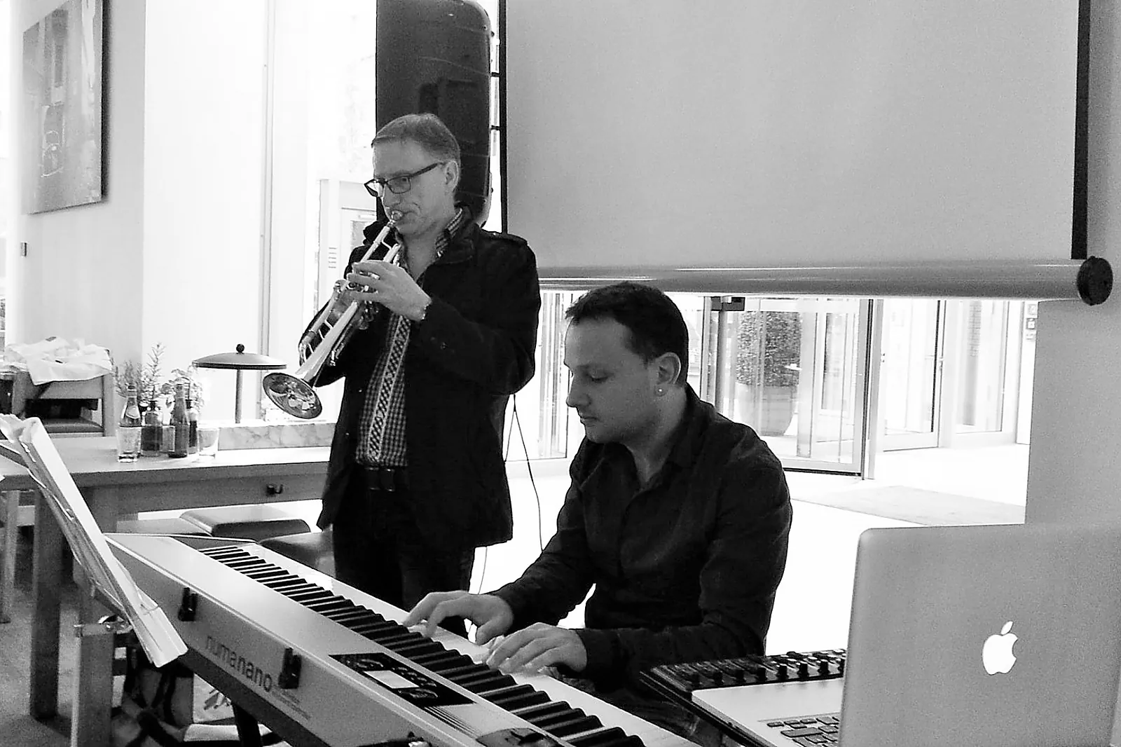 DJ & Groupes de musique, AMANOVA