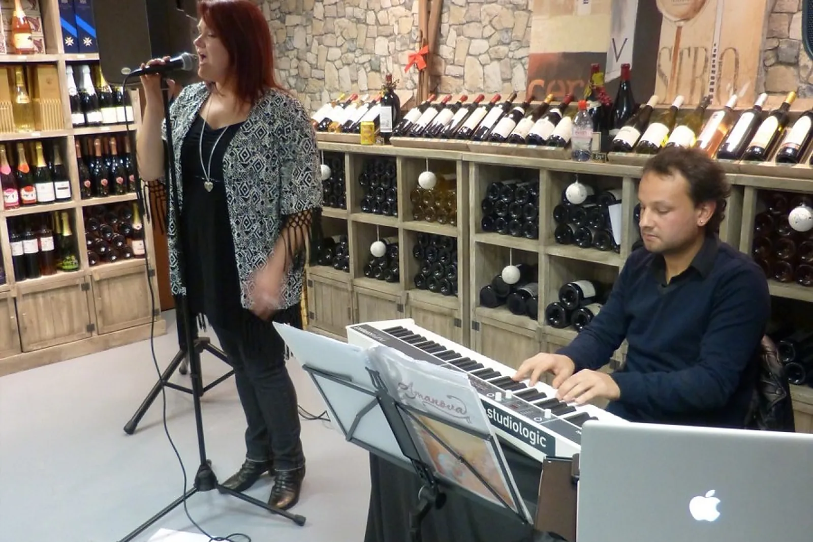 DJ & Groupes de musique, AMANOVA