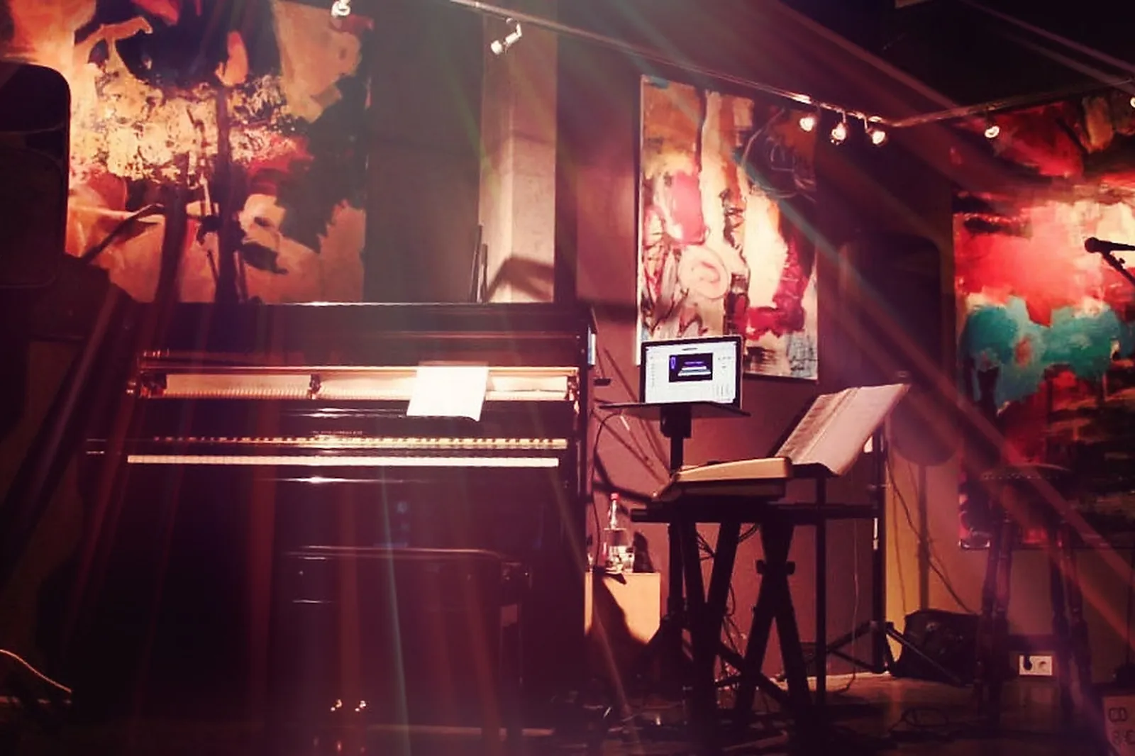 DJ & Groupes de musique, AMANOVA