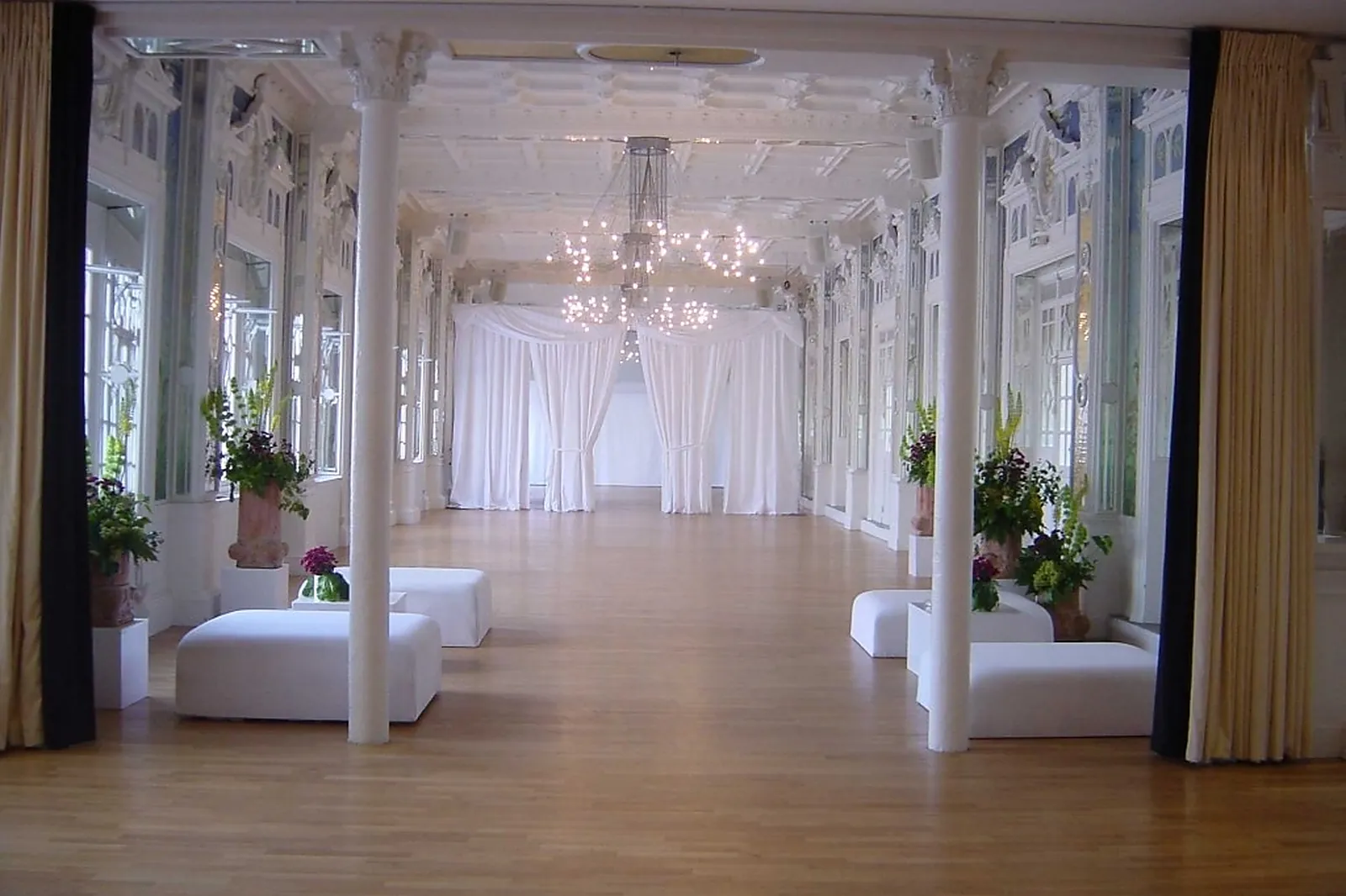 Lieux événementiels, LE SALON DES MIROIRS