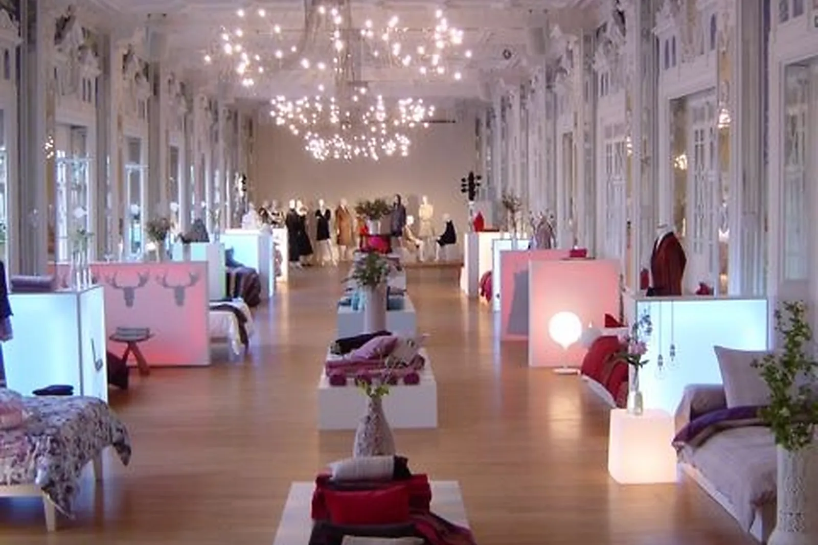 Lieux événementiels, LE SALON DES MIROIRS