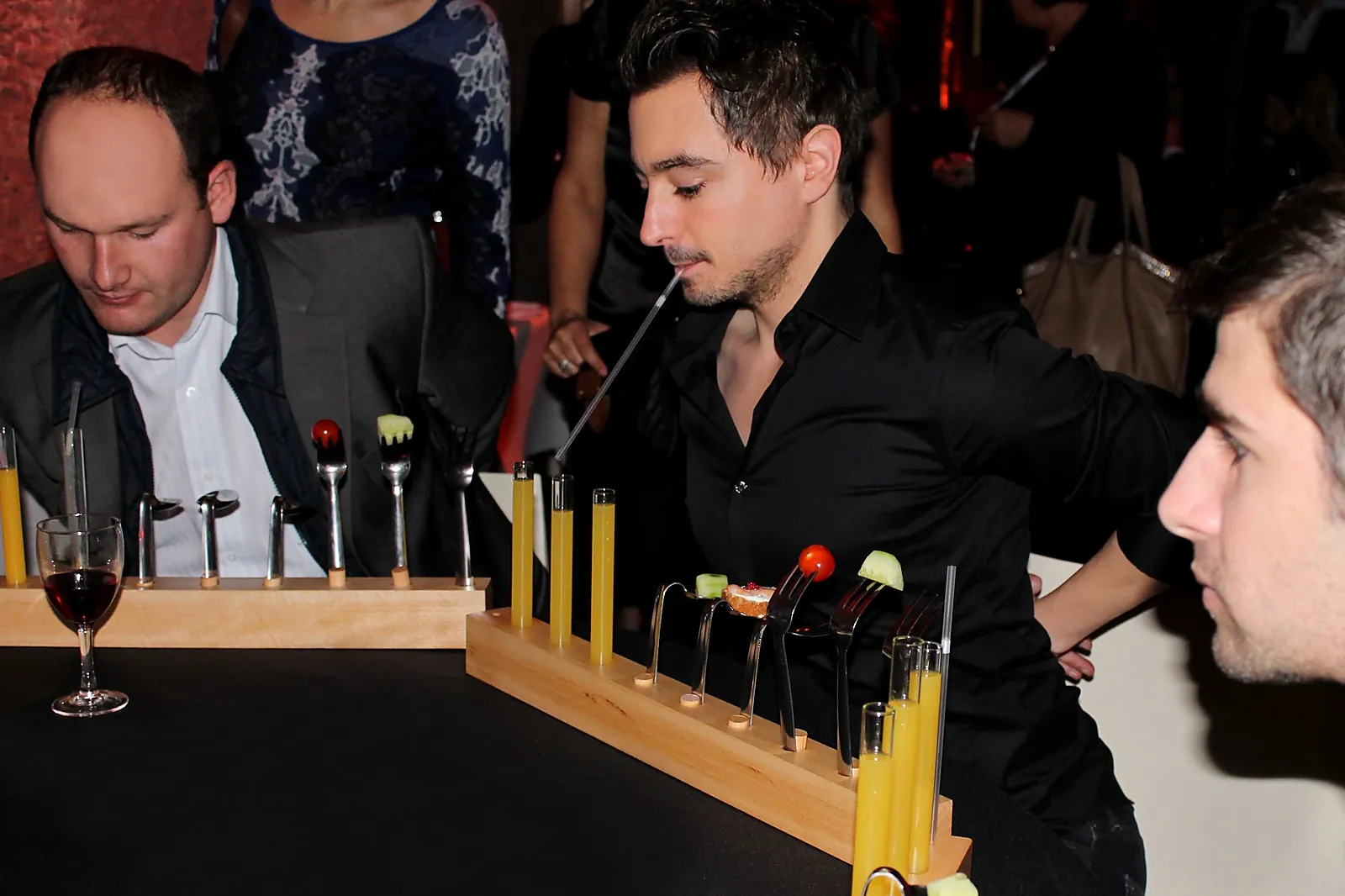 Team building original, ON NE JOUE PAS A TABLE - COCKTAIL INSOLITE