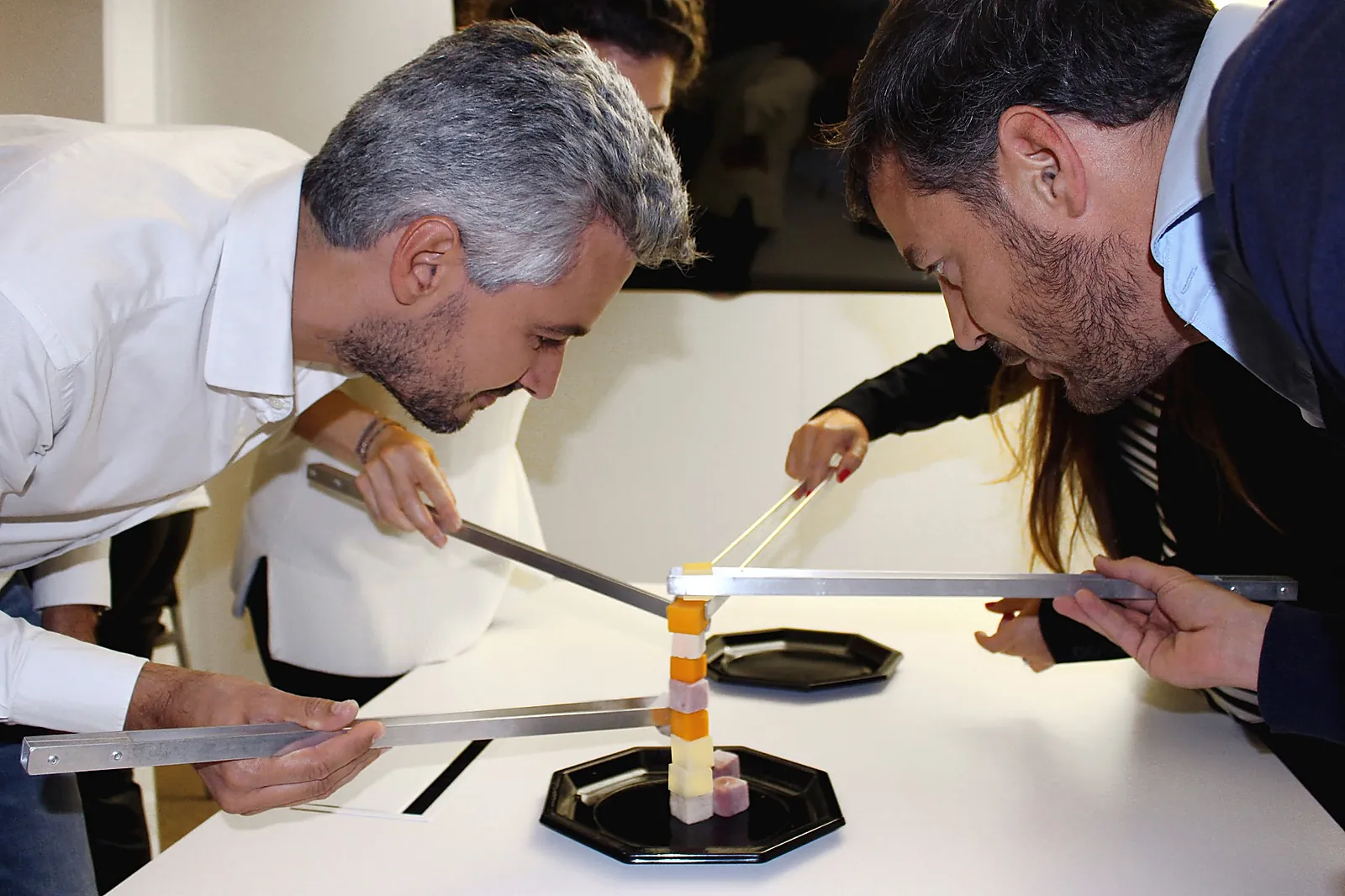 Team building original, ON NE JOUE PAS A TABLE - COCKTAIL INSOLITE