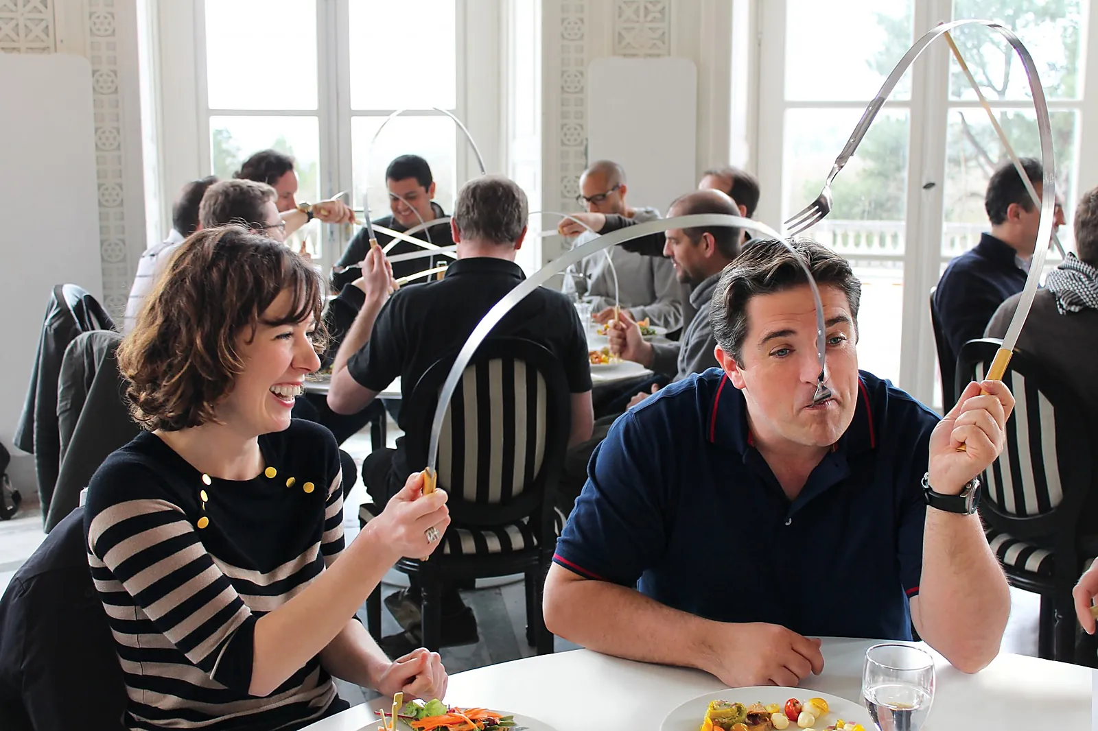 Team building original, ON NE JOUE PAS A TABLE - REPAS LUDIQUE