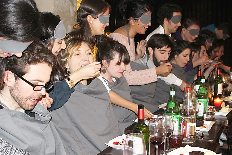 ON NE JOUE PAS A TABLE - REPAS LUDIQUE