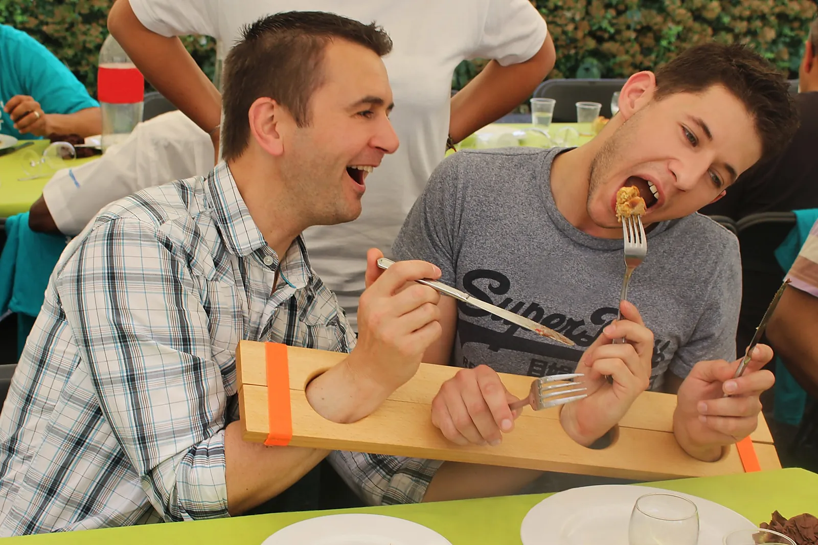 Team building original, ON NE JOUE PAS A TABLE - BANQUET DES DÉFIS