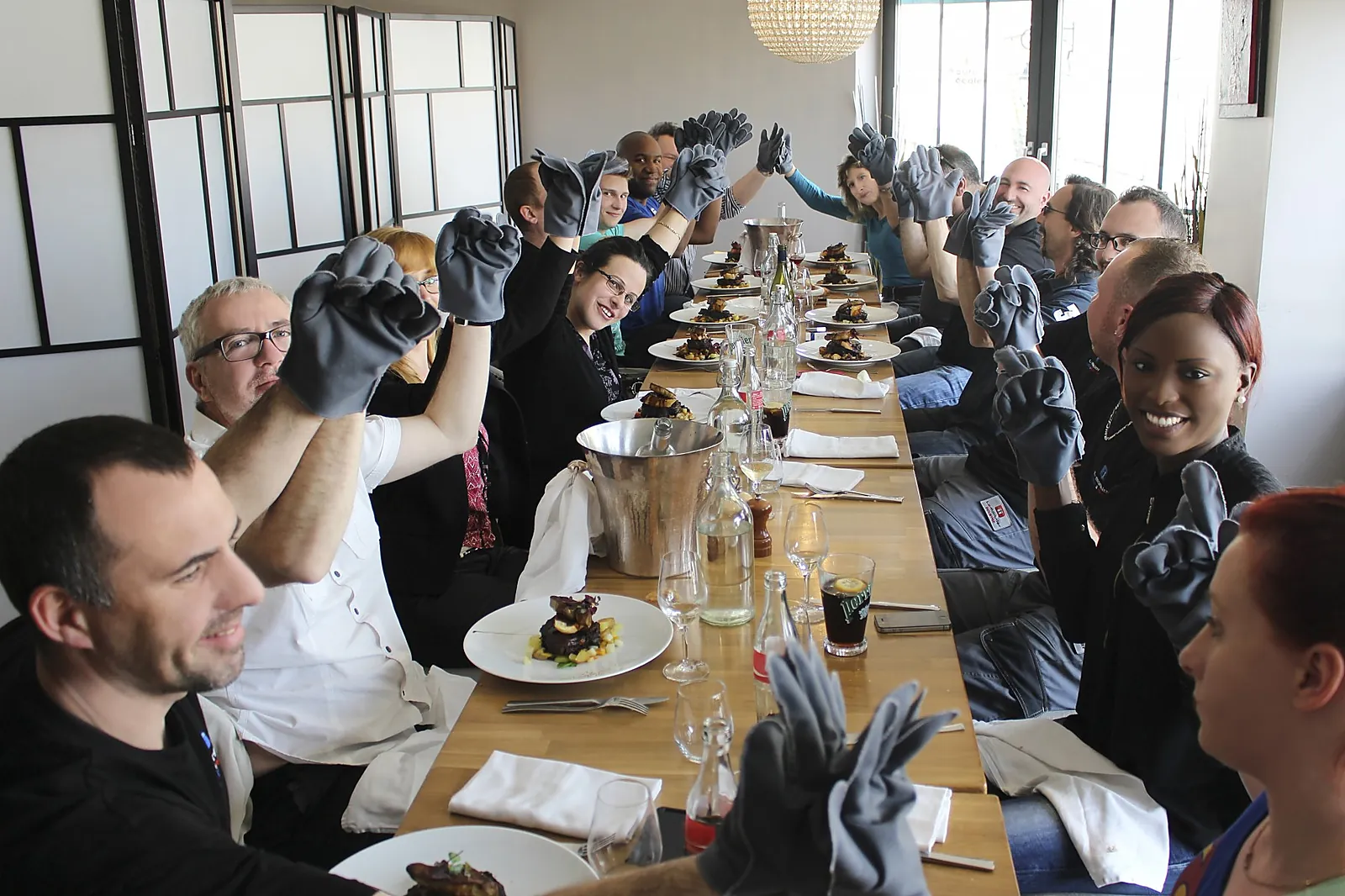 Team building original, ON NE JOUE PAS A TABLE - REPAS LUDIQUE