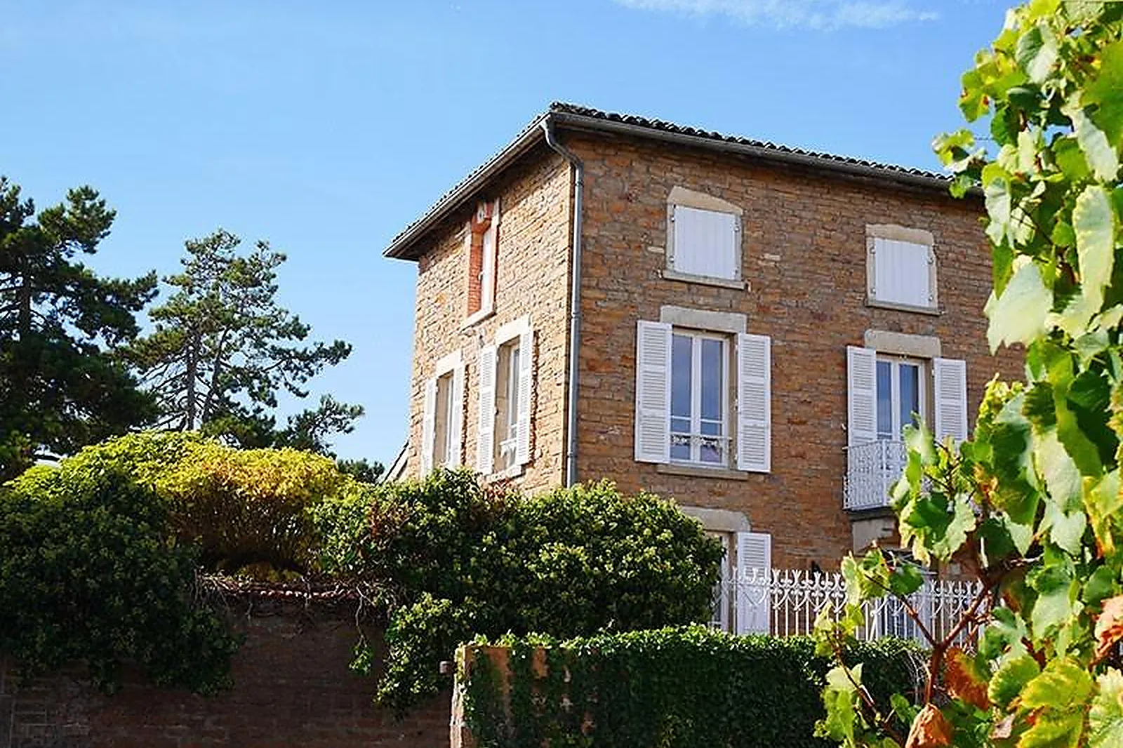 Lieux événementiels, 3 PAS SUR LE CÔTÉ