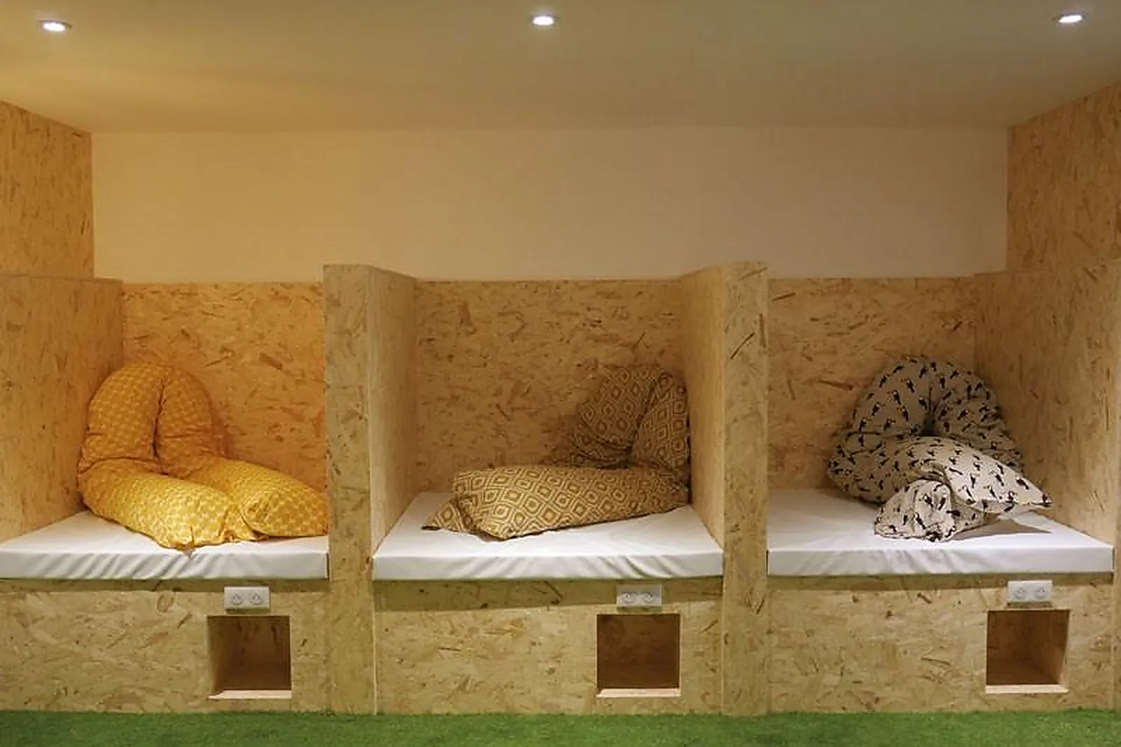 Lieux événementiels, 3 PAS SUR LE CÔTÉ