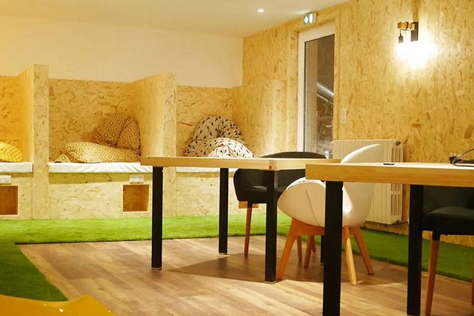 Lieux événementiels, 3 PAS SUR LE CÔTÉ