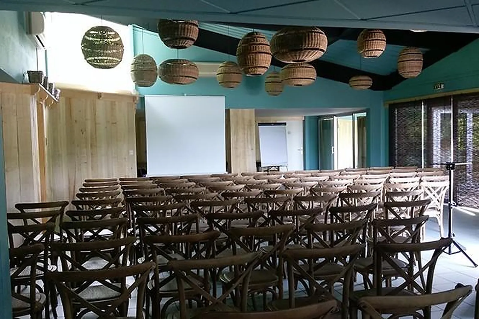 Lieux événementiels, A FLEUR D'EAU