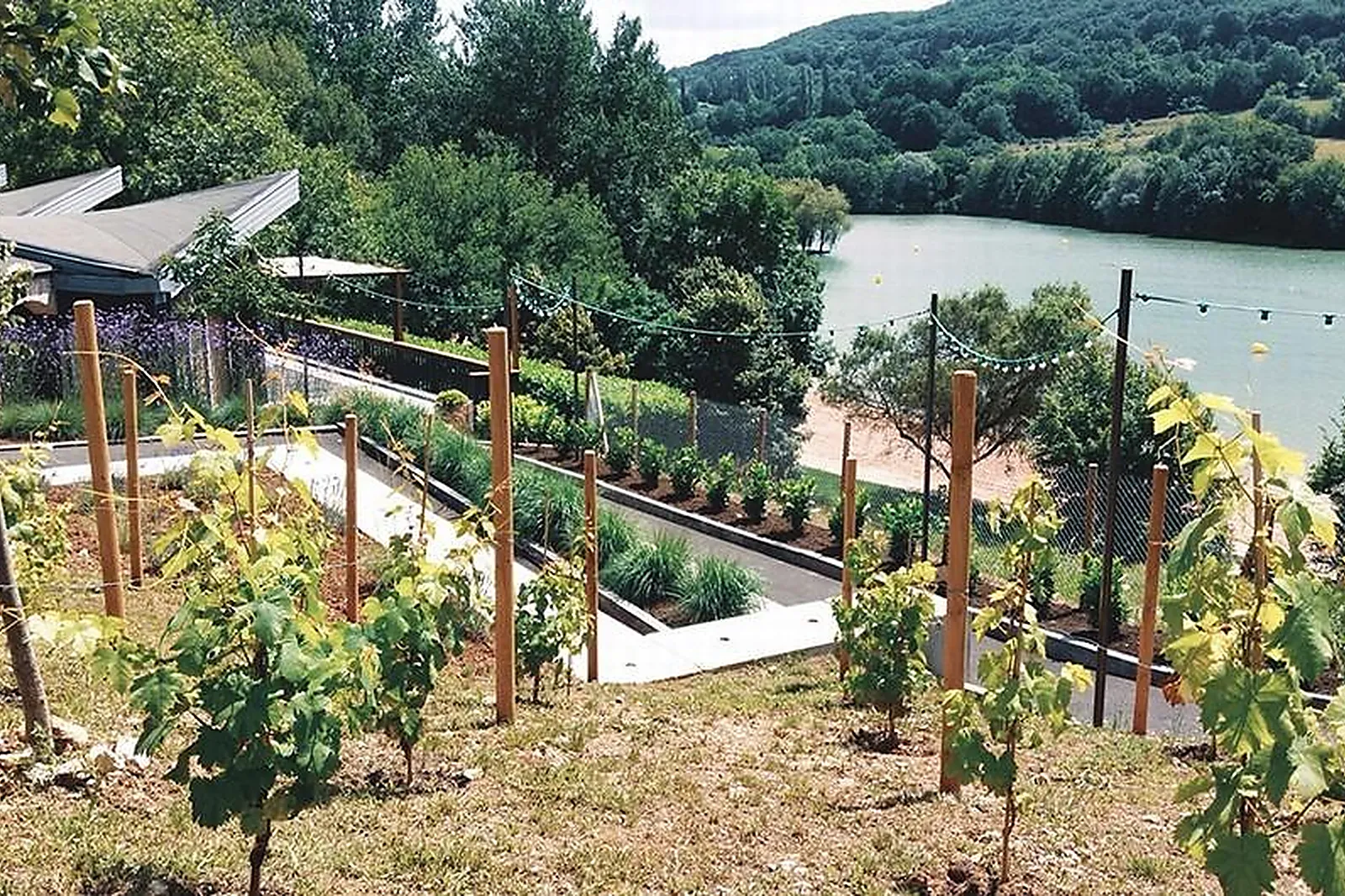 Lieux événementiels, A FLEUR D'EAU