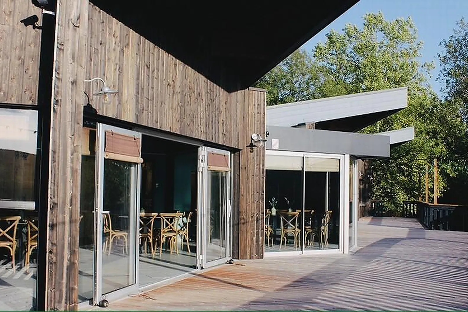 Lieux événementiels, A FLEUR D'EAU