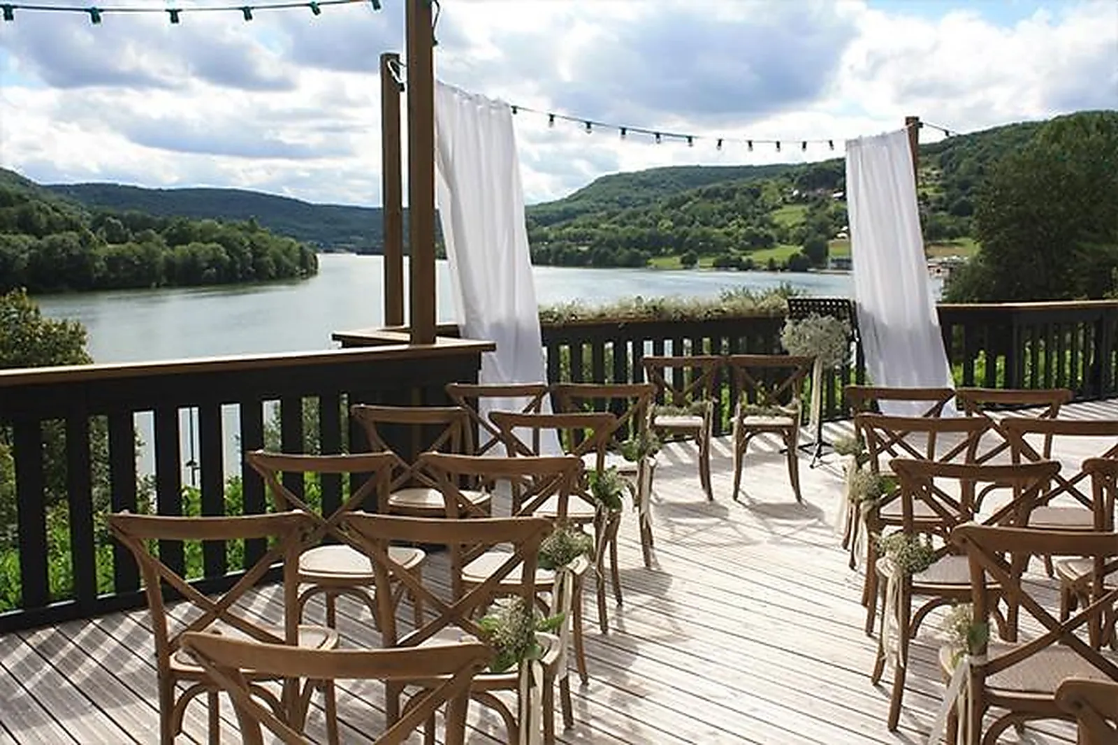 Lieux événementiels, A FLEUR D'EAU