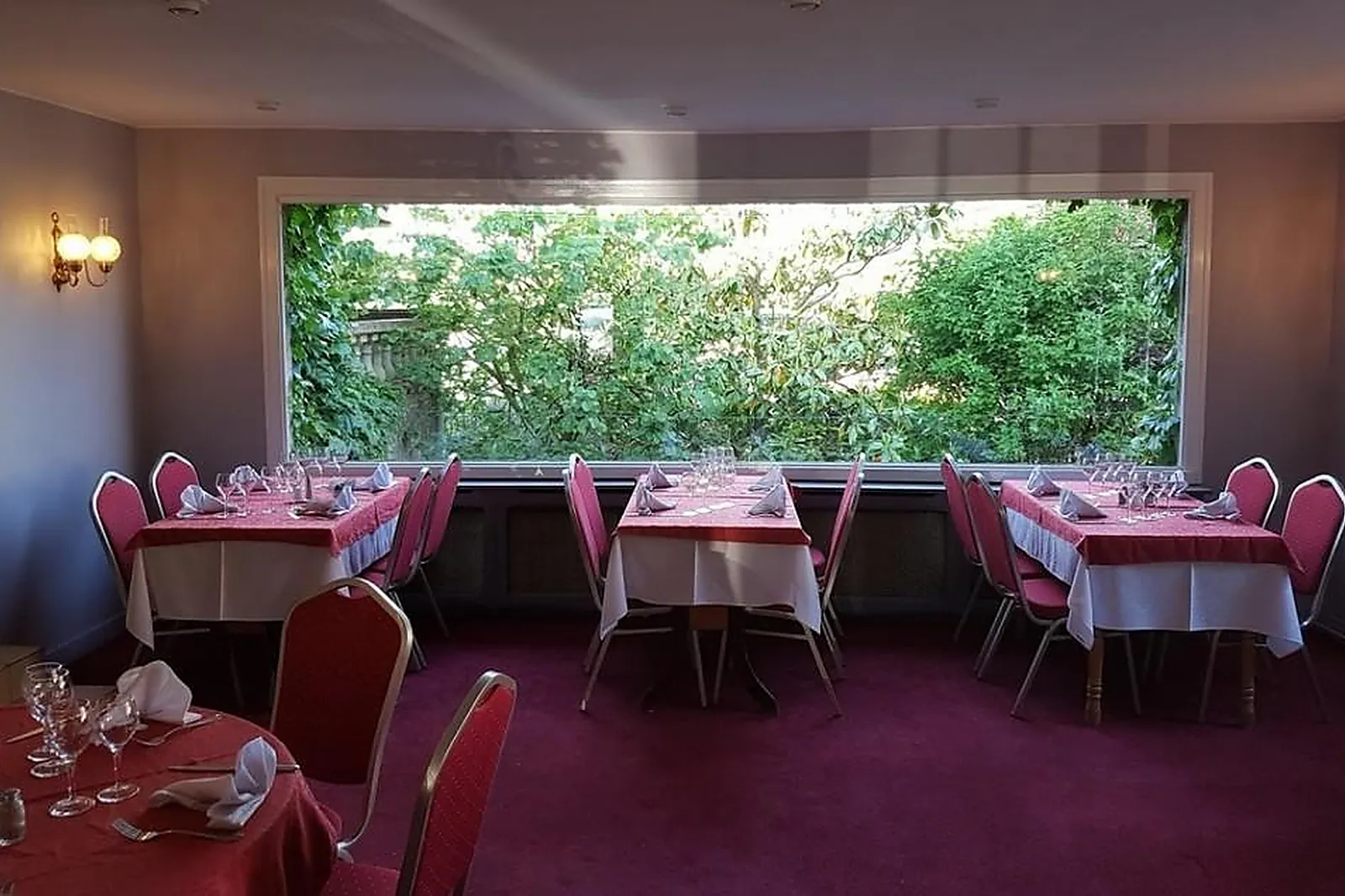 Lieux événementiels, À L'ORÉE DE LA FORET