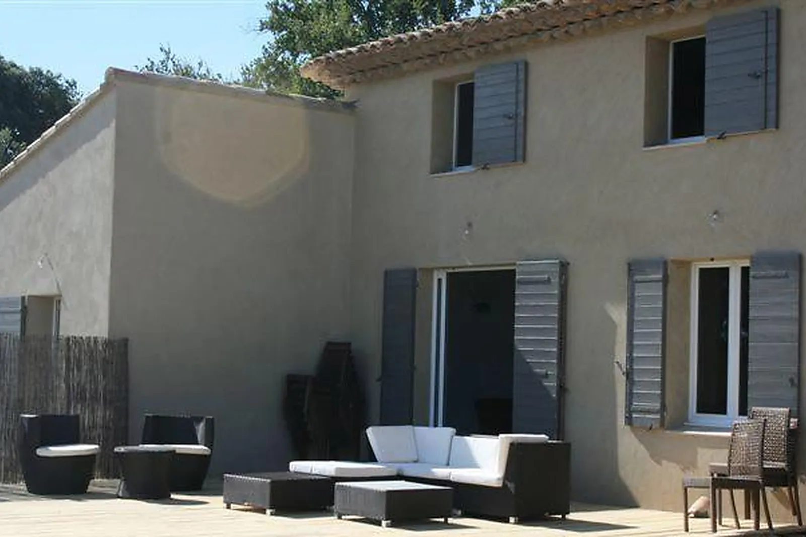 Lieux événementiels, A TRAVERS CHAMPS