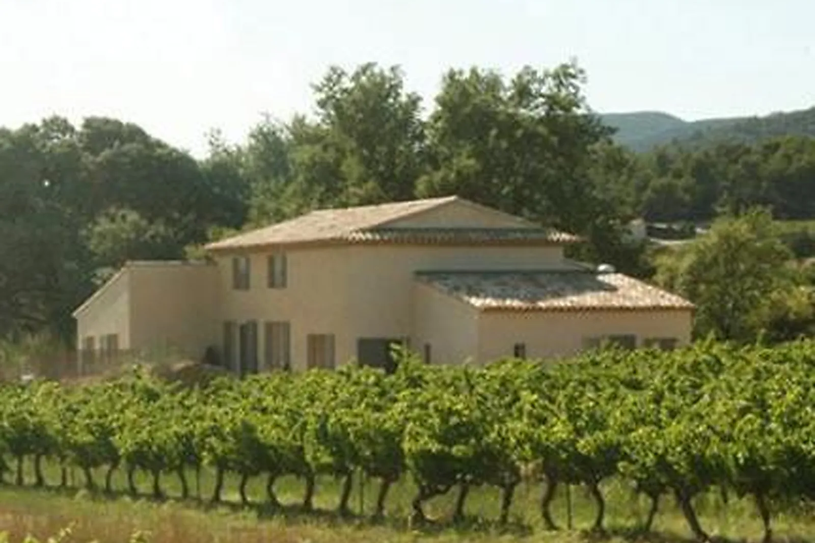 Lieux événementiels, A TRAVERS CHAMPS