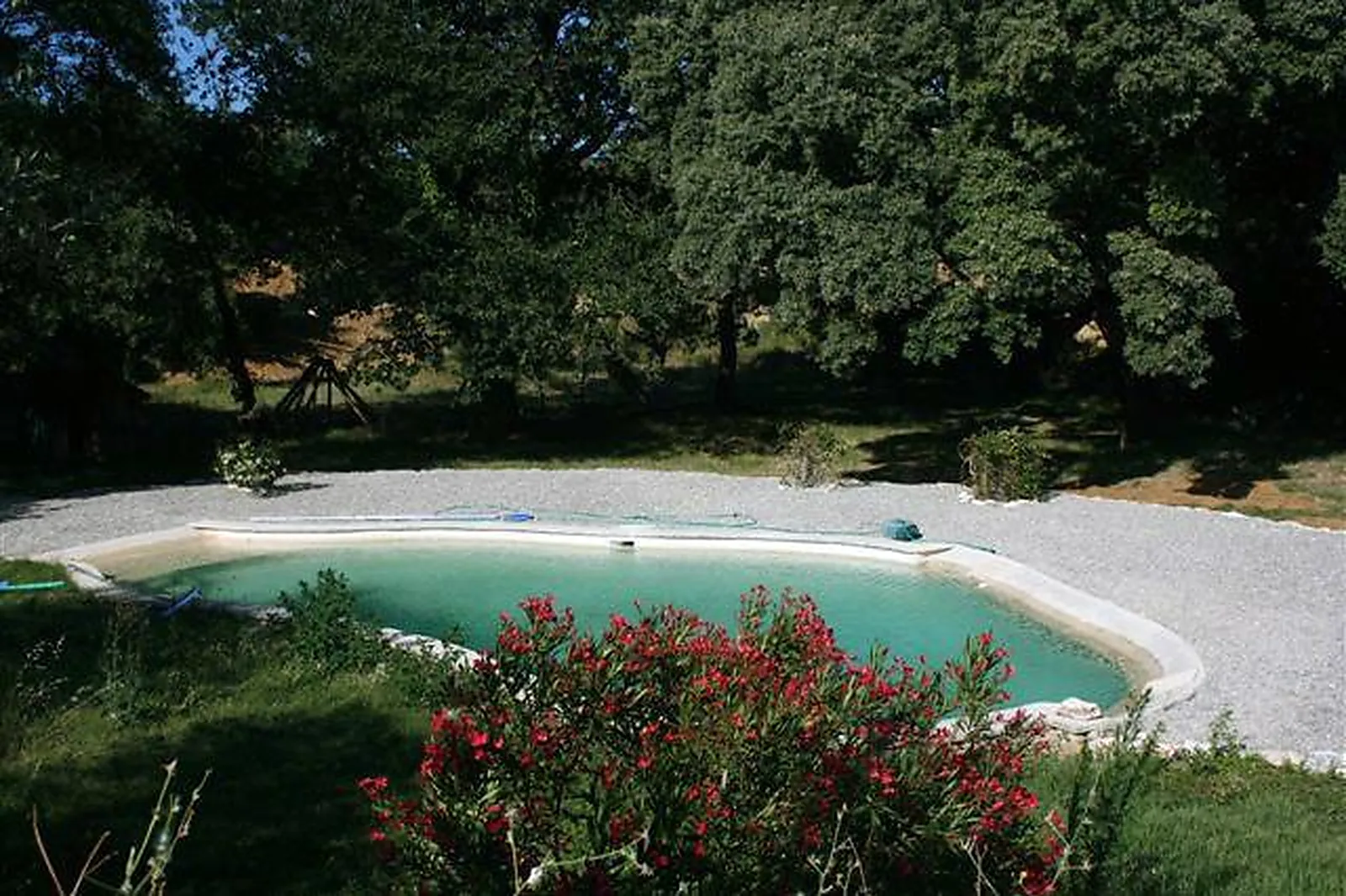 Lieux événementiels, A TRAVERS CHAMPS