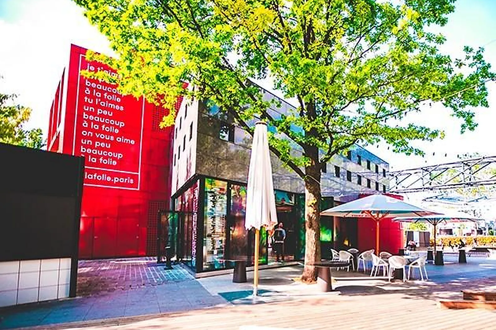 Lieux événementiels, A LA FOLIE