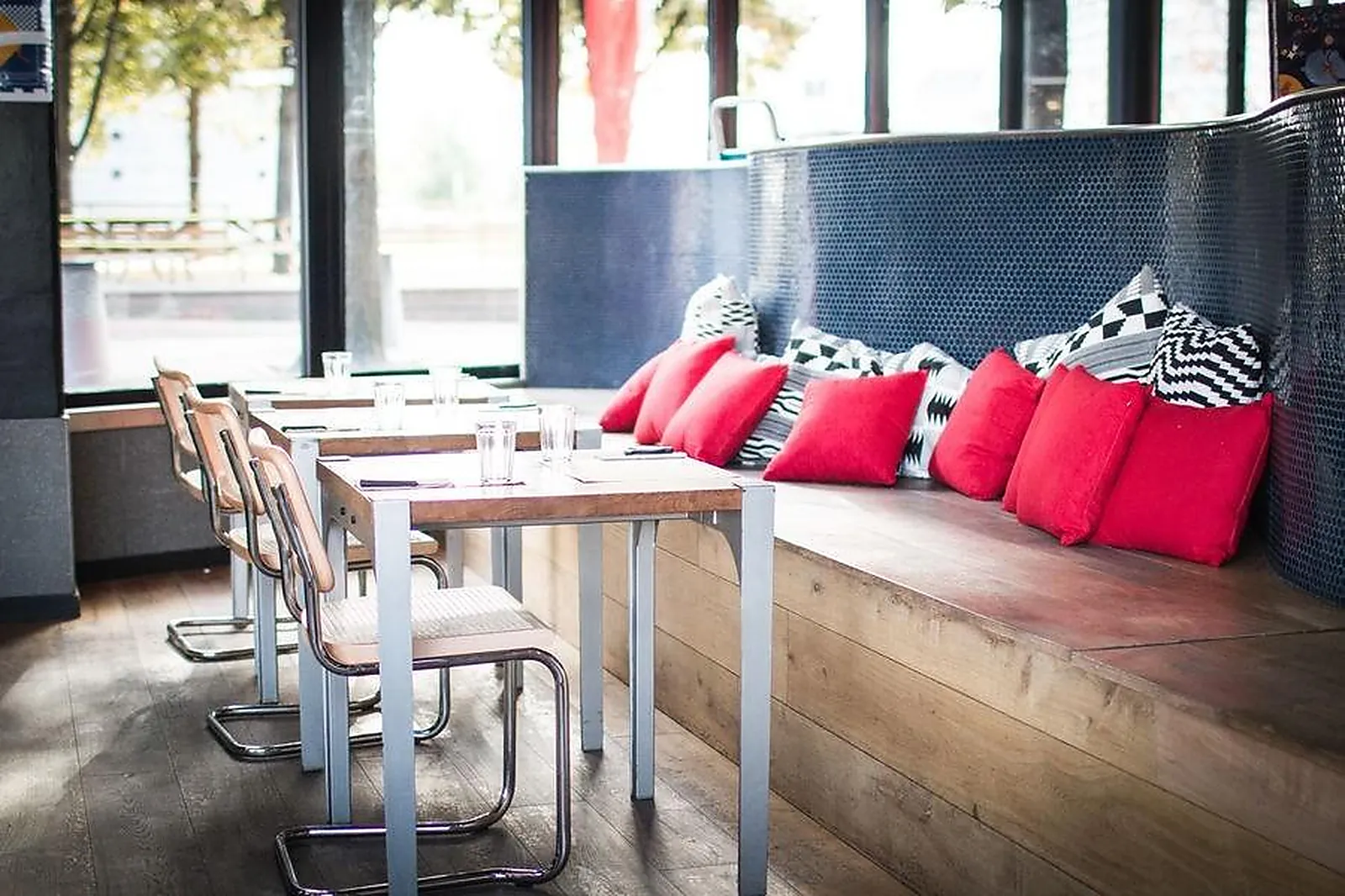 Lieux événementiels, A LA FOLIE