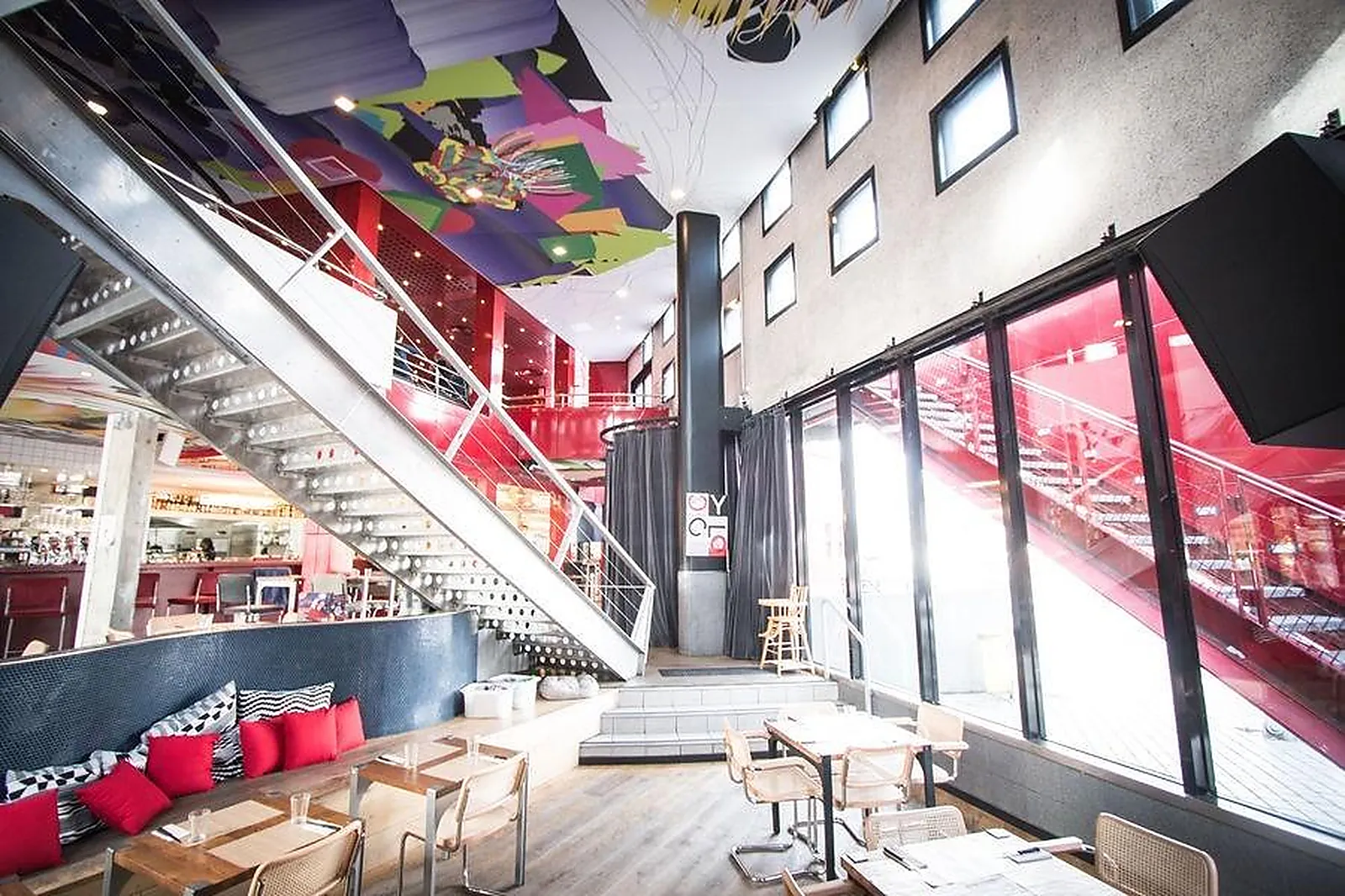 Lieux événementiels, A LA FOLIE