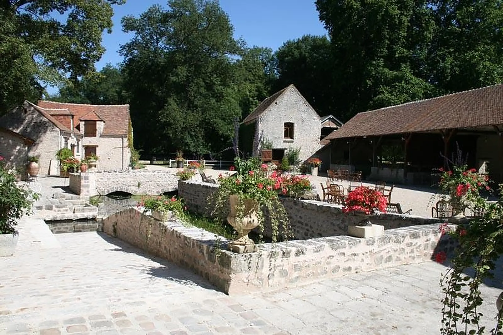 Lieux événementiels, ABBAYE ROYALE NOTRE DAME DE CERCANCEAUX