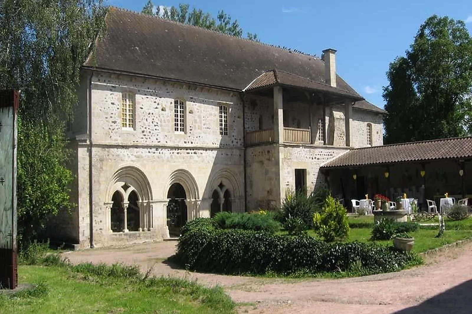 Lieux événementiels, ABBAYE SAINT GILBERT DE NEUFFONTS