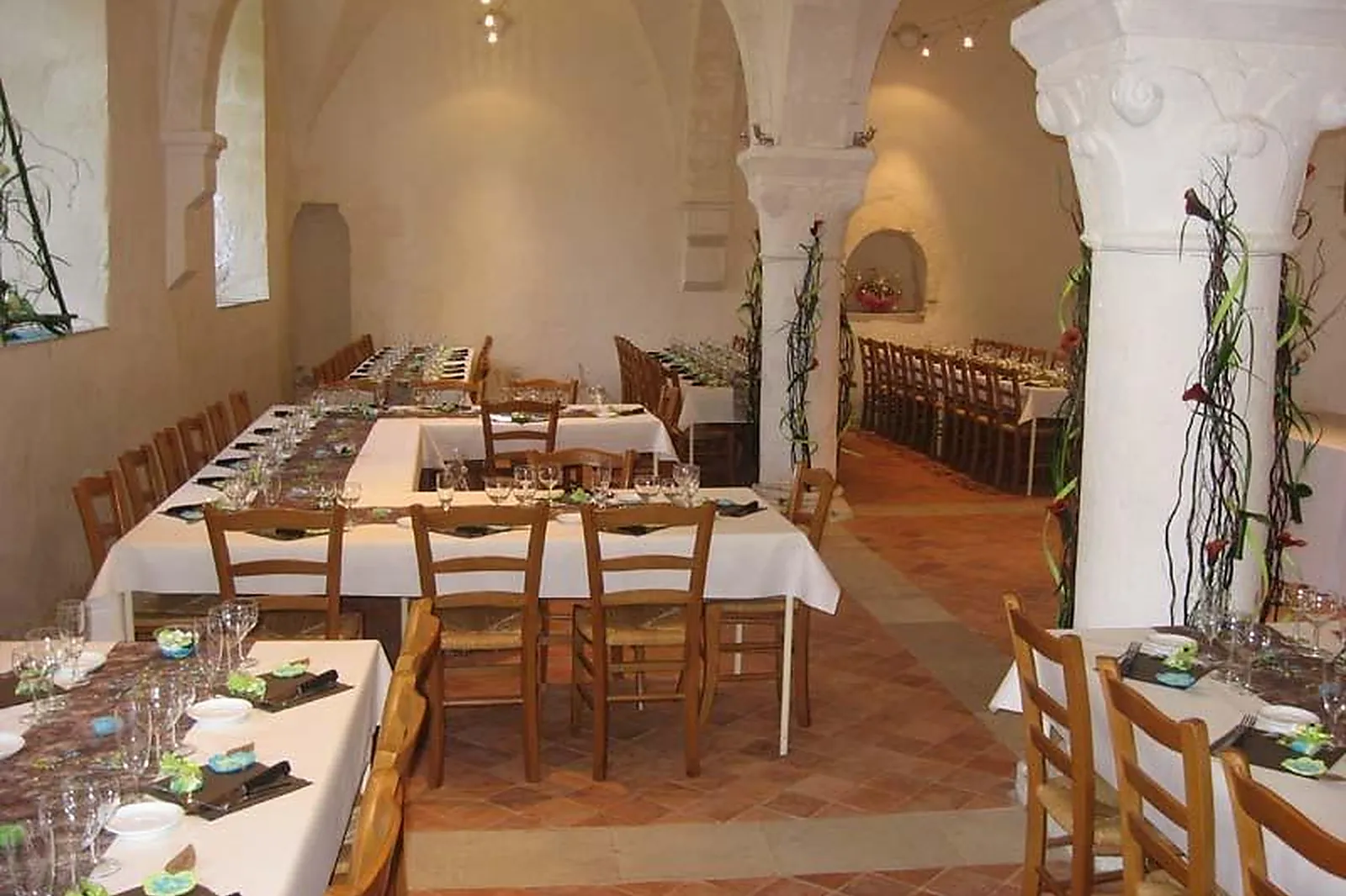 Lieux événementiels, ABBAYE SAINT GILBERT DE NEUFFONTS