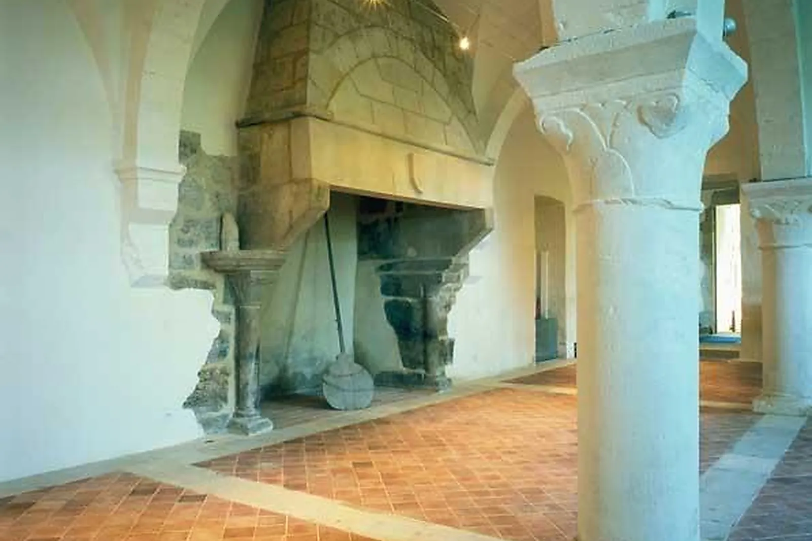 Lieux événementiels, ABBAYE SAINT GILBERT DE NEUFFONTS