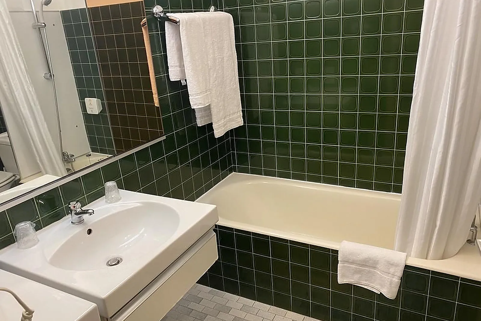 Lieux événementiels, ADONIS LYON EST HOTEL ARTYS