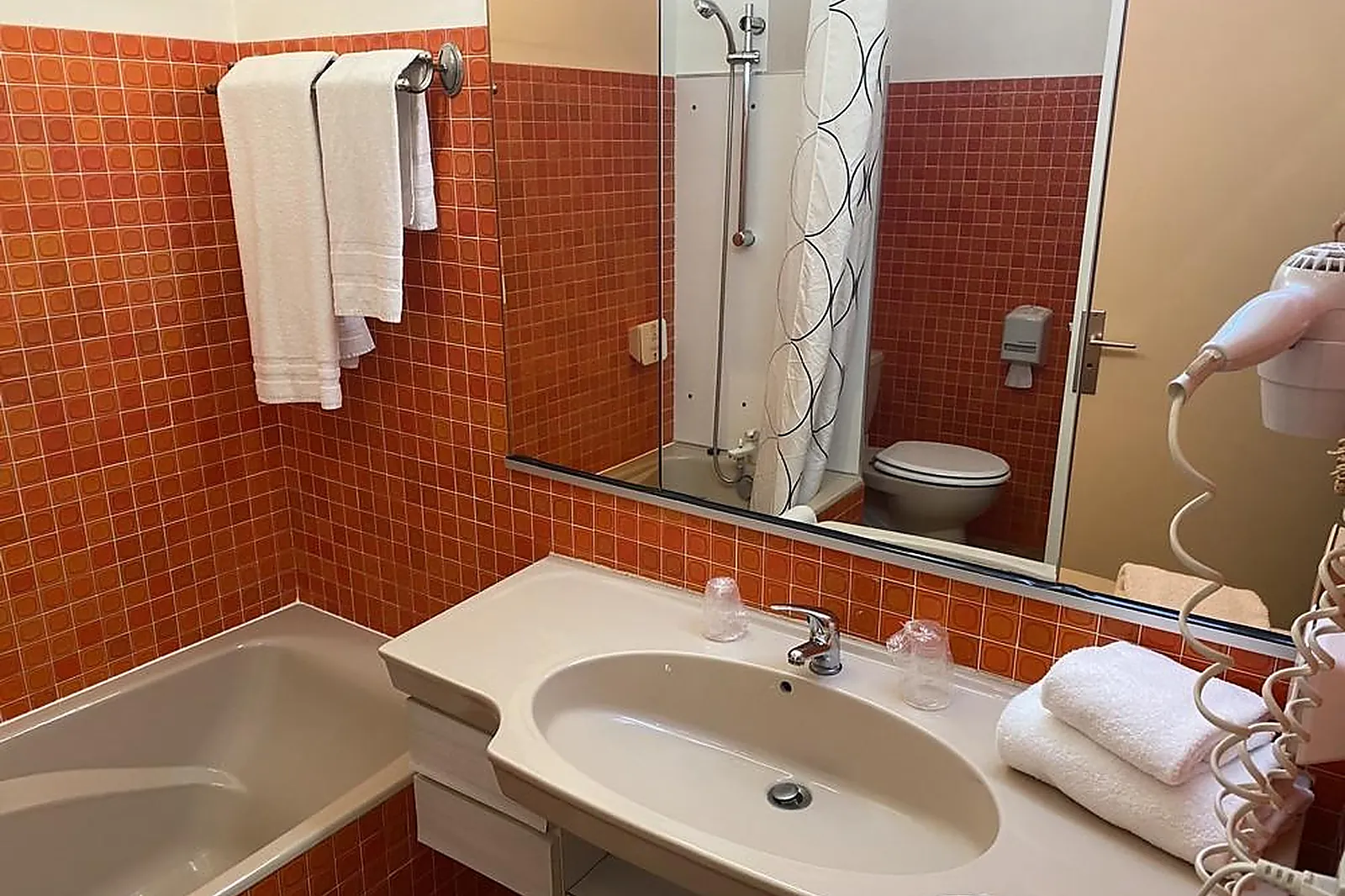 Lieux événementiels, ADONIS LYON EST HOTEL ARTYS