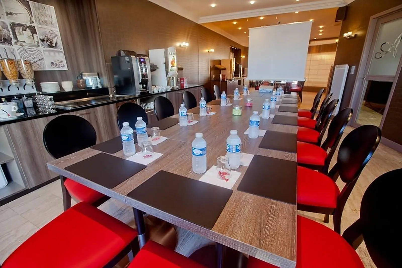 Lieux événementiels, AMBASSADEUR HÔTEL