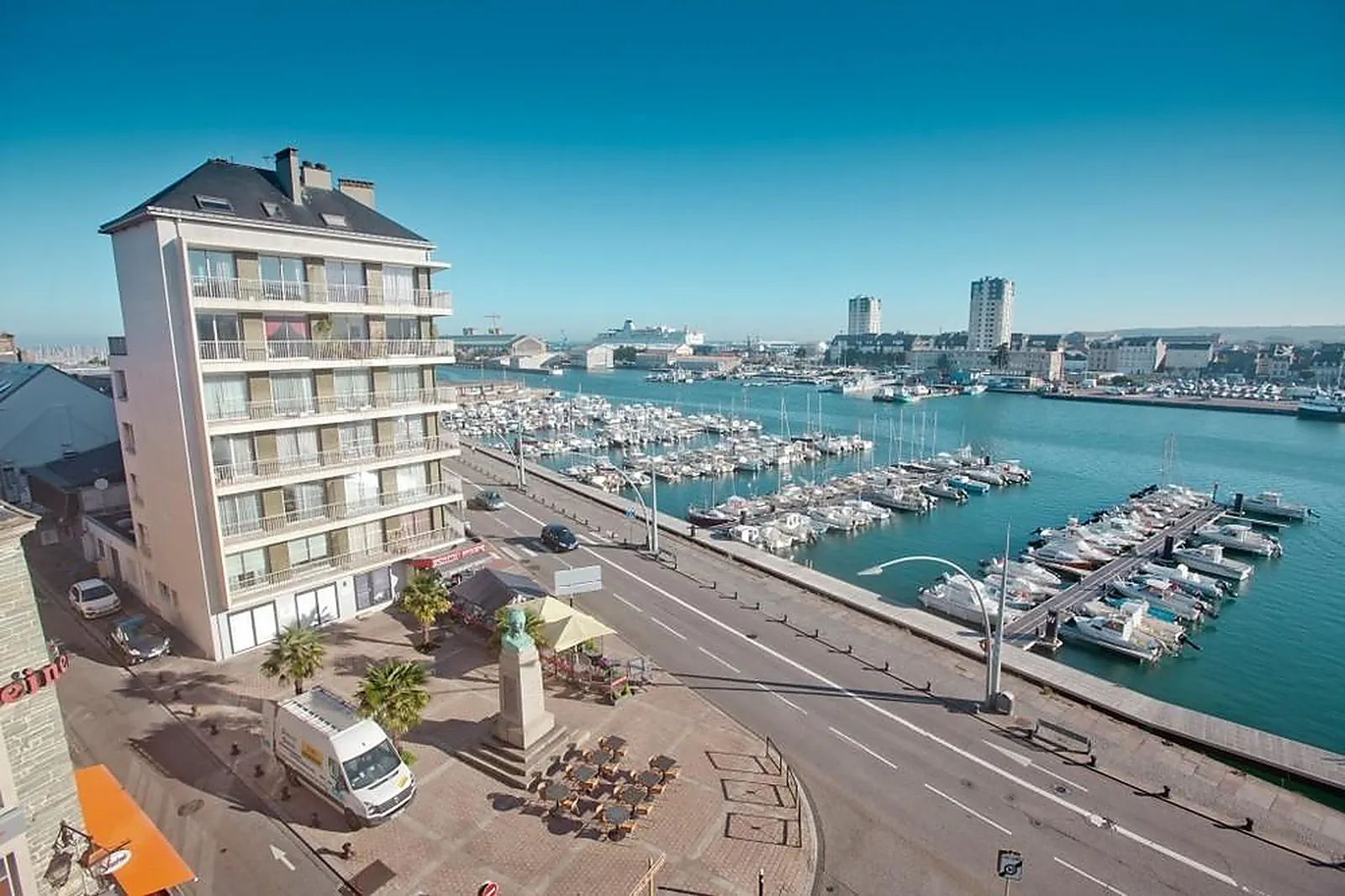 Lieux événementiels, AMBASSADEUR HÔTEL